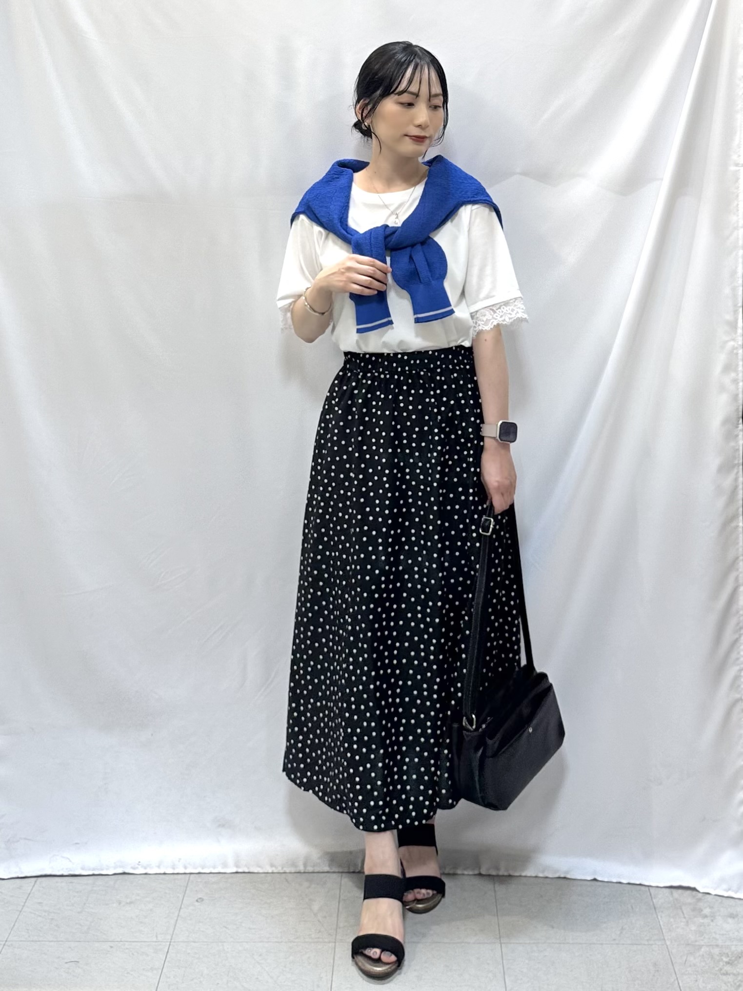 𝐇𝐢𝐫𝐨𝐦𝐢さんの「SHOO･LA･RUE｜【S-LL/洗濯機可】さらっとタッチ ほんのりシアーカーディガン」を使ったコーディネート