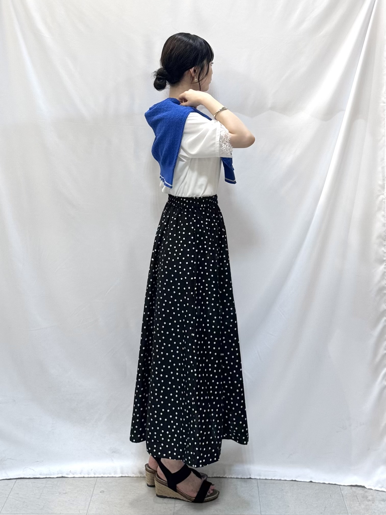 𝐇𝐢𝐫𝐨𝐦𝐢さんの「SHOO･LA･RUE｜【S-LL/洗濯機可】さらっとタッチ ほんのりシアーカーディガン」を使ったコーディネート