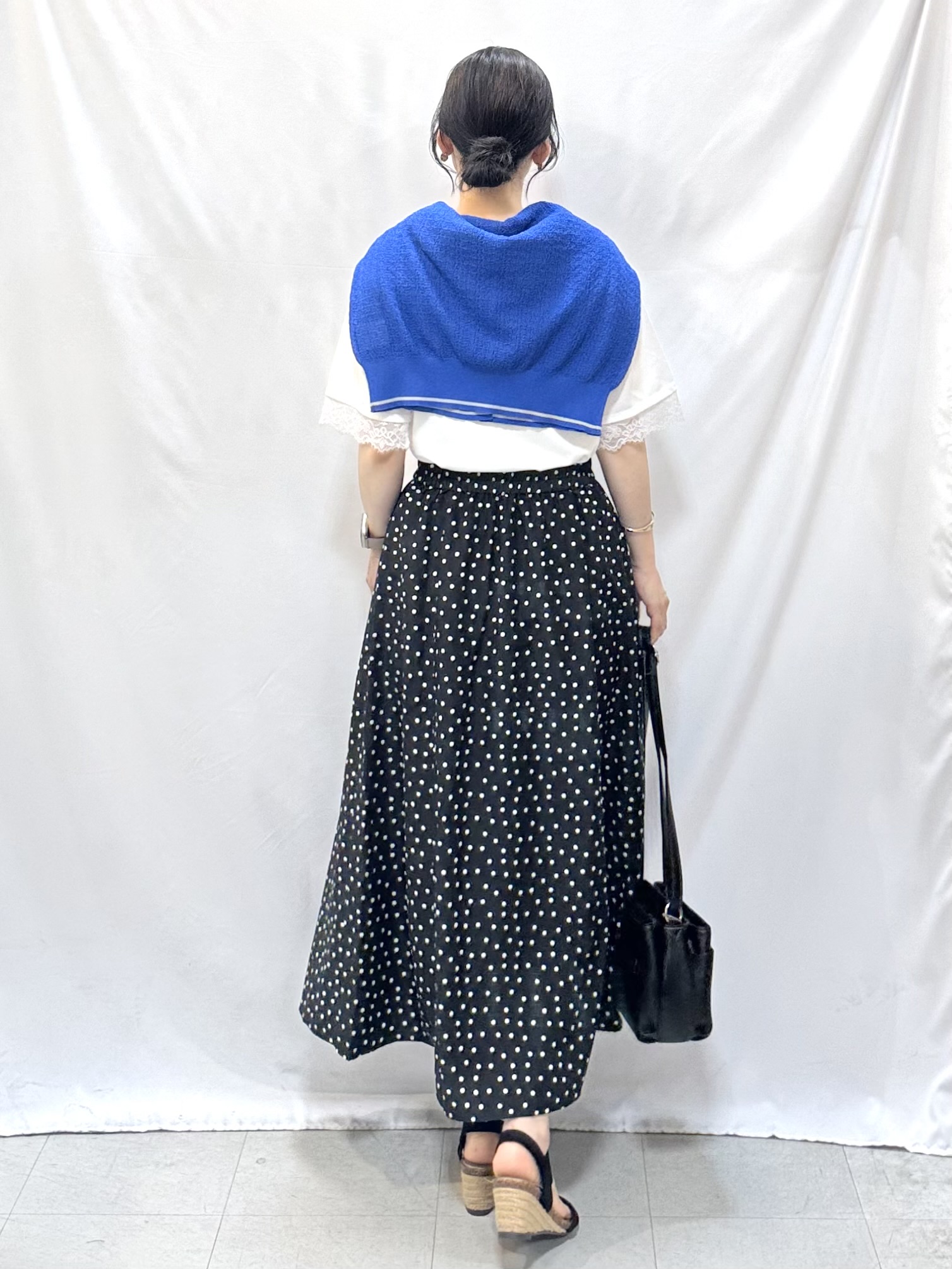 𝐇𝐢𝐫𝐨𝐦𝐢さんの「SHOO･LA･RUE｜【S-LL/洗濯機可】さらっとタッチ ほんのりシアーカーディガン」を使ったコーディネート