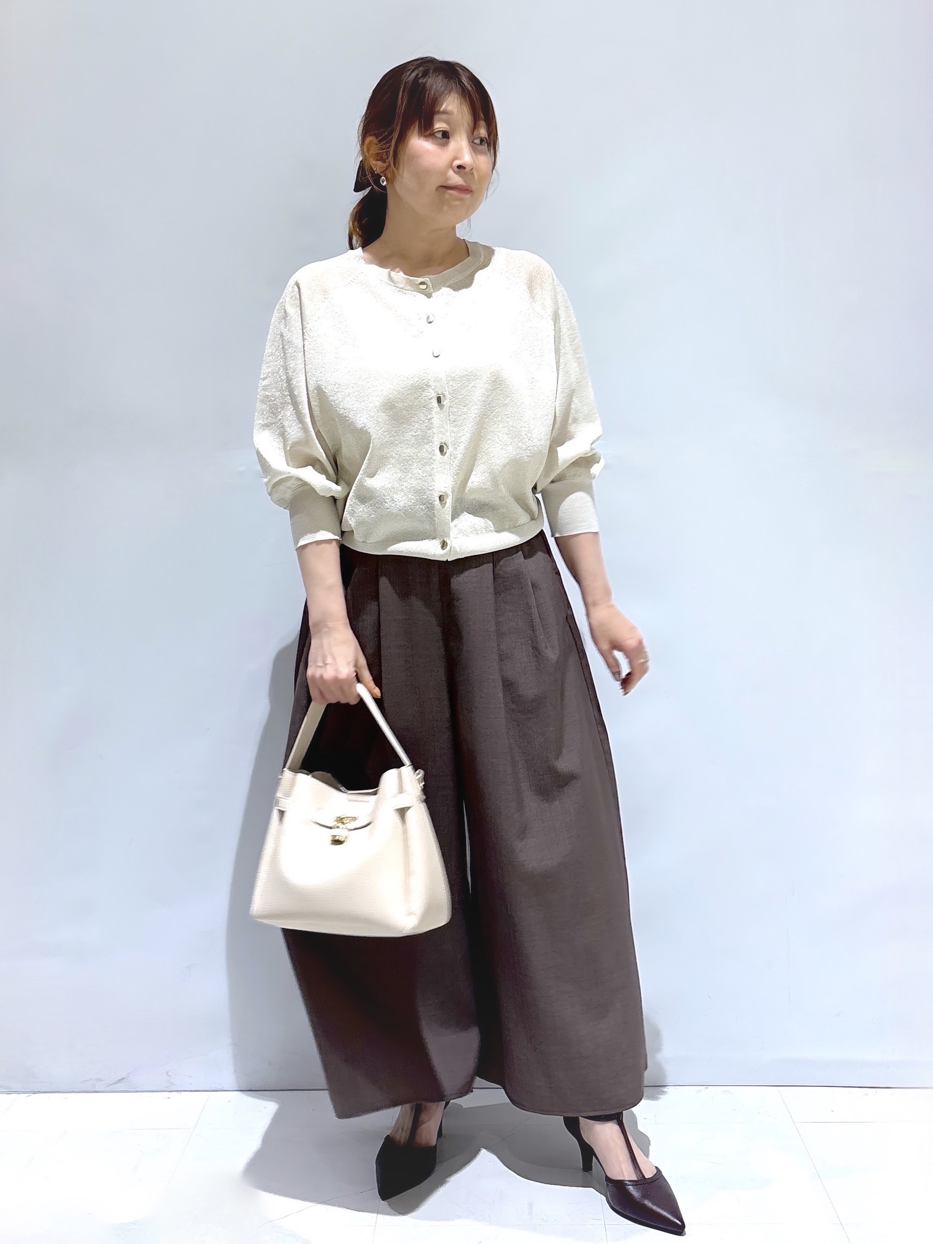 ゆきちさんの「OPAQUE.CLIP｜【接触冷感】シアーラメドルマンショートカーディガン《洗濯機OK》」を使ったコーディネート