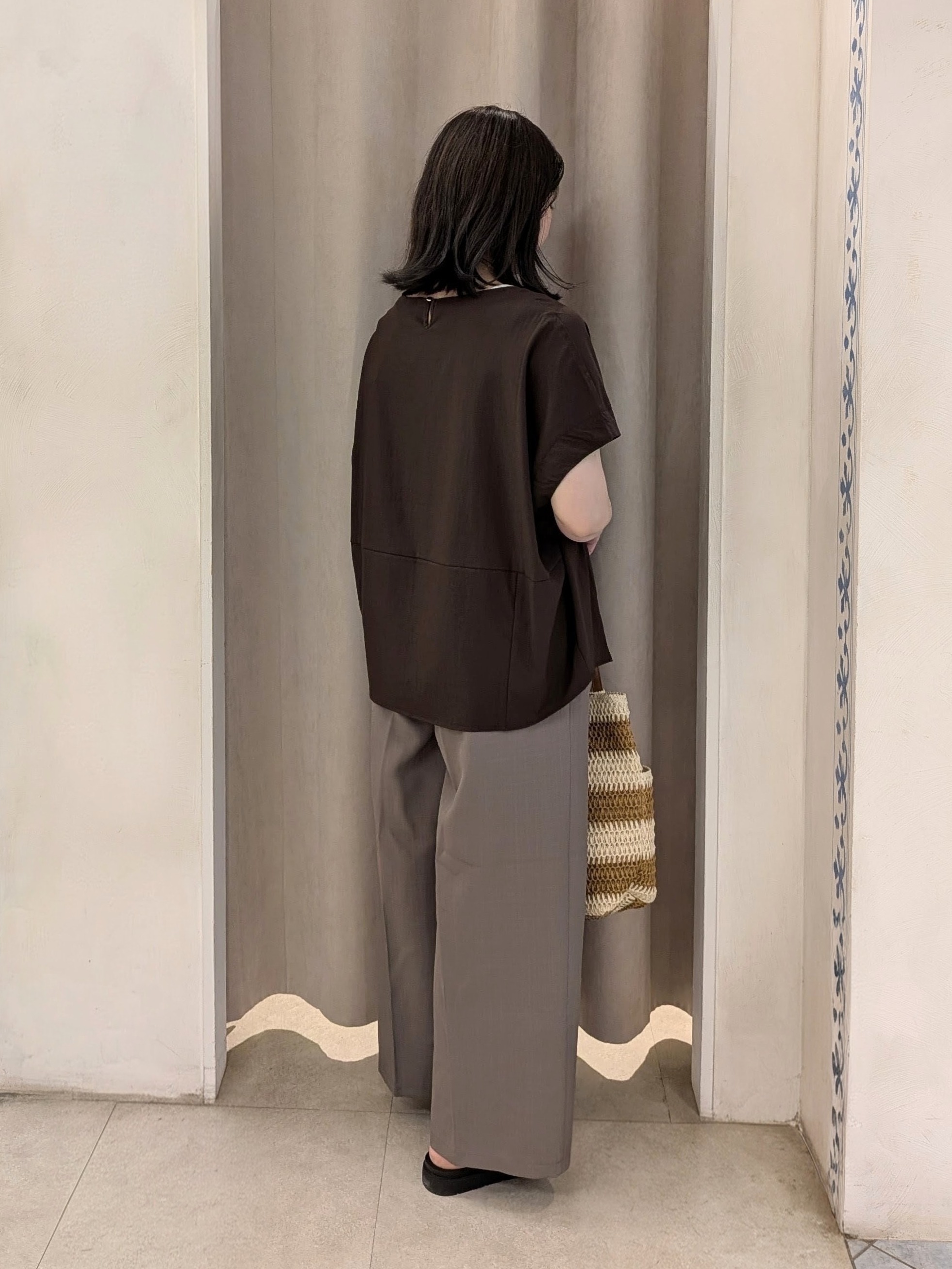 junさんの「SHOO･LA･RUE｜【洗濯機可/セットアップ可】軽凛(かろりん) シンプル上品 ひんやり切替コクーントップス」を使ったコーディネート