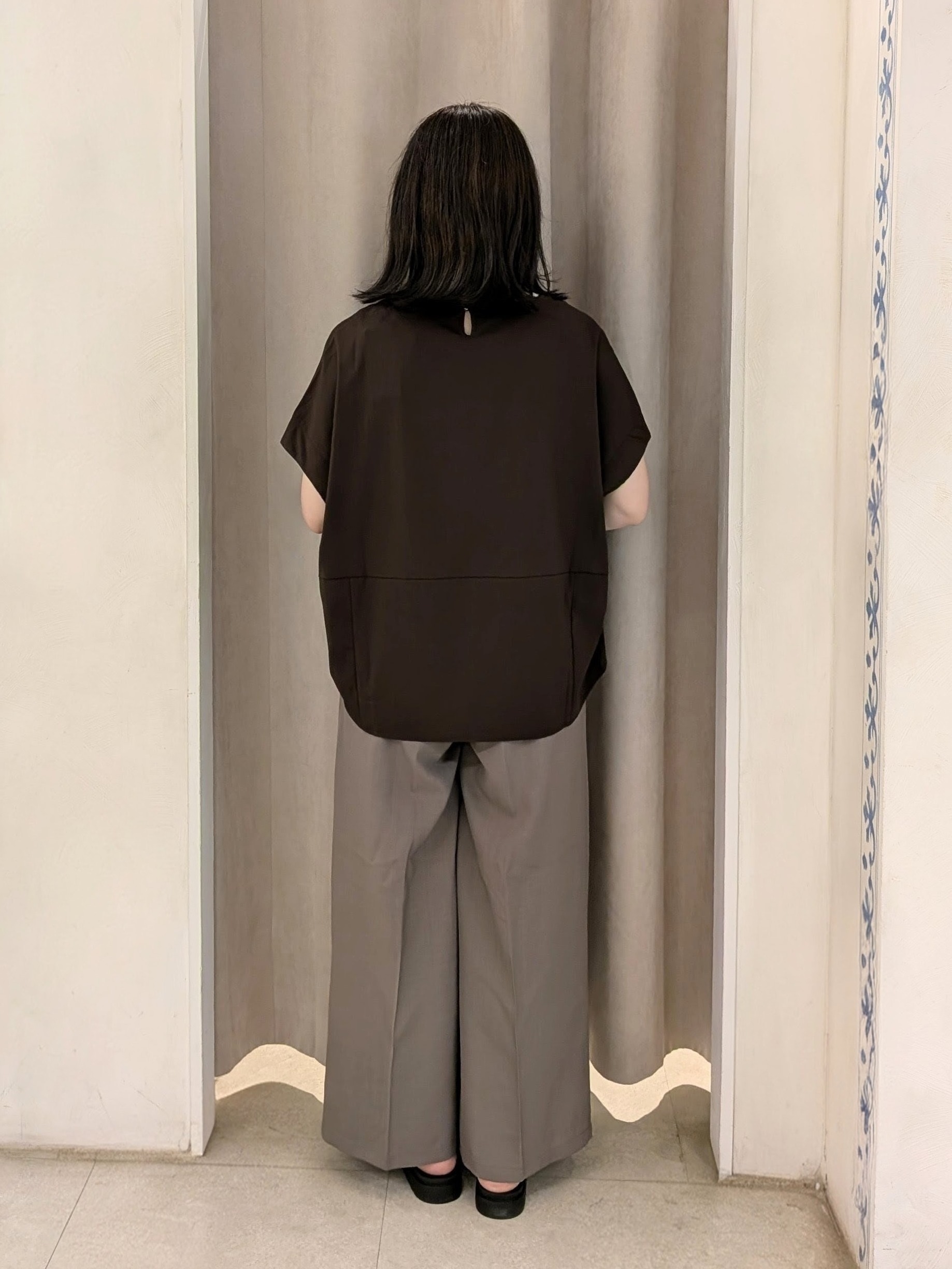 junさんの「SHOO･LA･RUE｜【洗濯機可/セットアップ可】軽凛(かろりん) シンプル上品 ひんやり切替コクーントップス」を使ったコーディネート