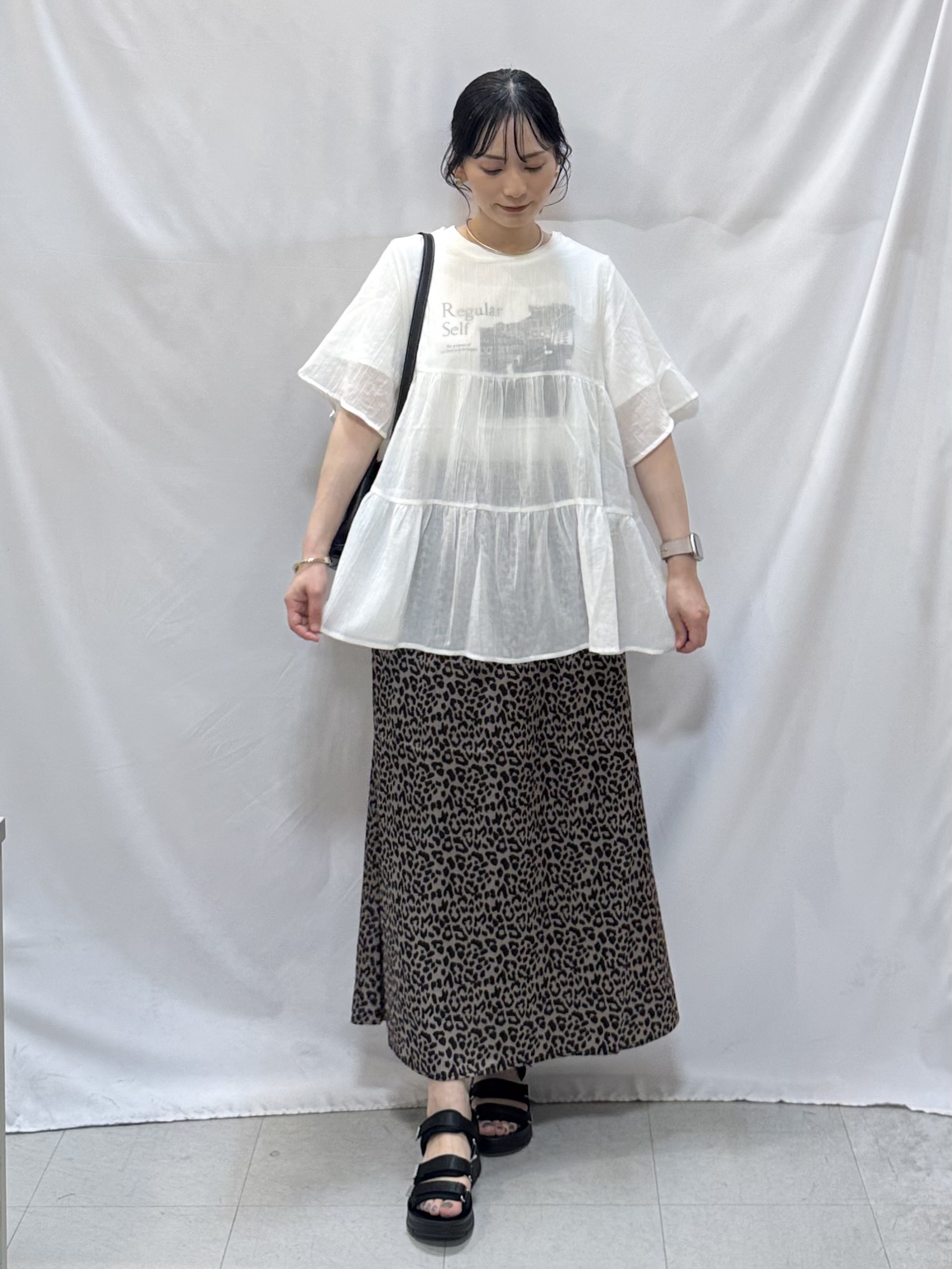 𝐇𝐢𝐫𝐨𝐦𝐢さんの「SHOO･LA･RUE｜ワッシャーティアードブラウス」を使ったコーディネート