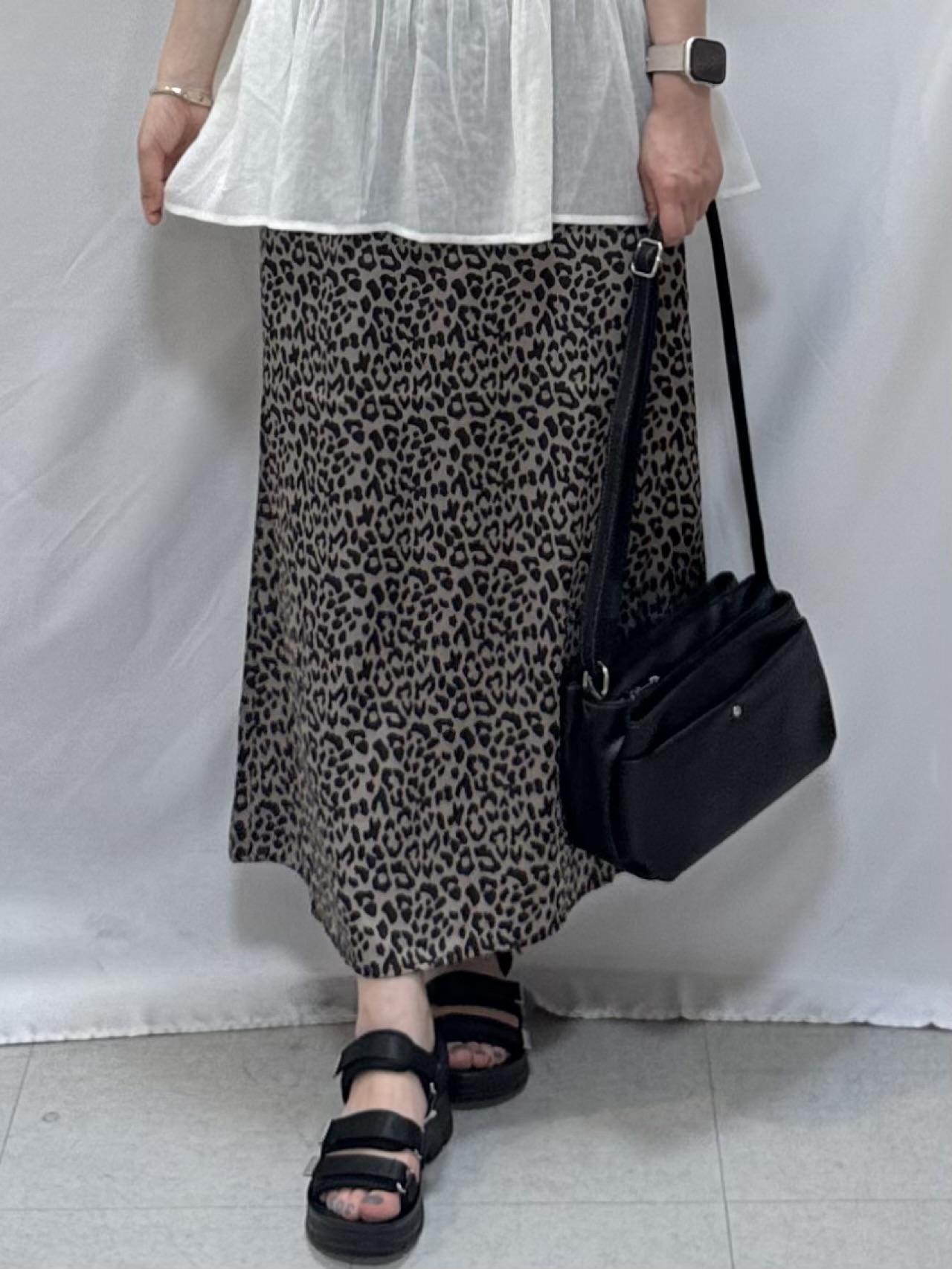 𝐇𝐢𝐫𝐨𝐦𝐢さんの「SHOO･LA･RUE｜ワッシャーティアードブラウス」を使ったコーディネート