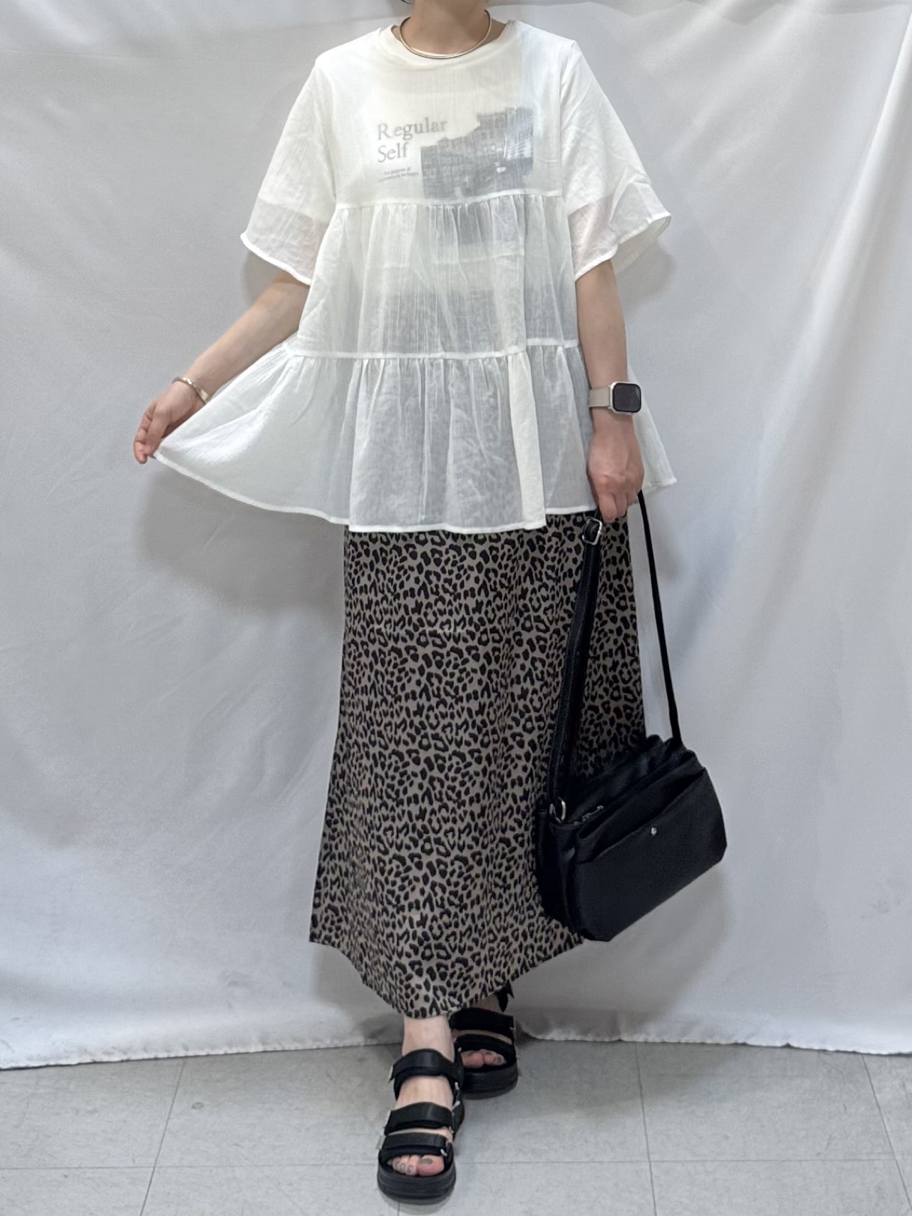 𝐇𝐢𝐫𝐨𝐦𝐢さんの「SHOO･LA･RUE｜ワッシャーティアードブラウス」を使ったコーディネート