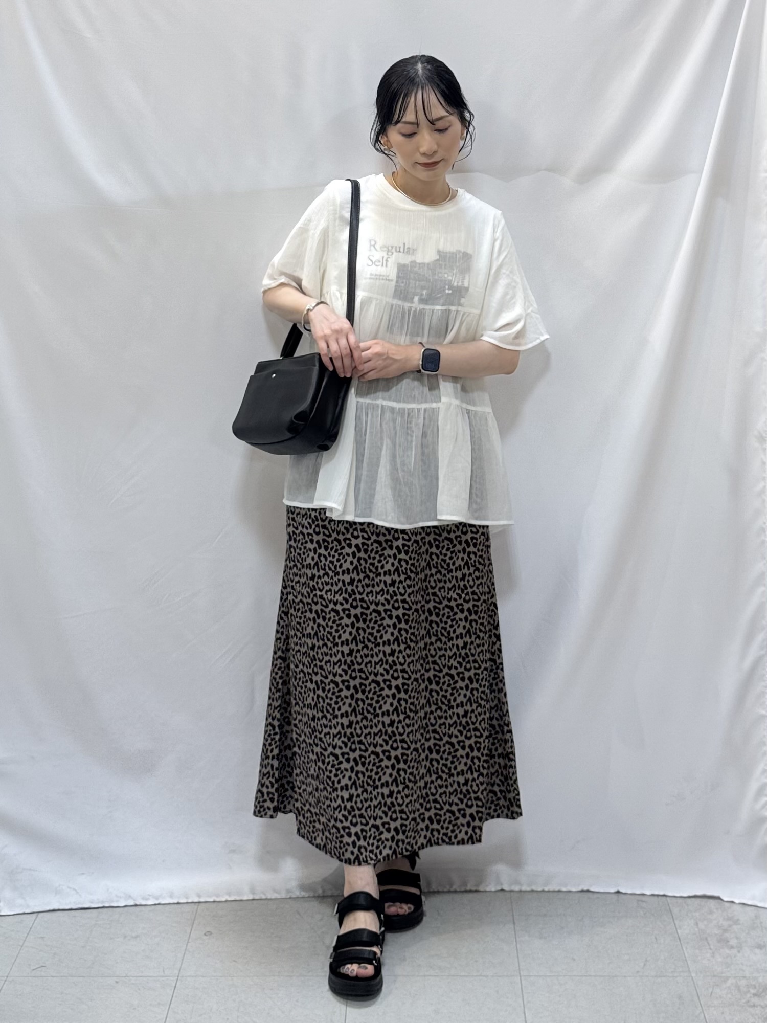 𝐇𝐢𝐫𝐨𝐦𝐢さんの「SHOO･LA･RUE｜ワッシャーティアードブラウス」を使ったコーディネート