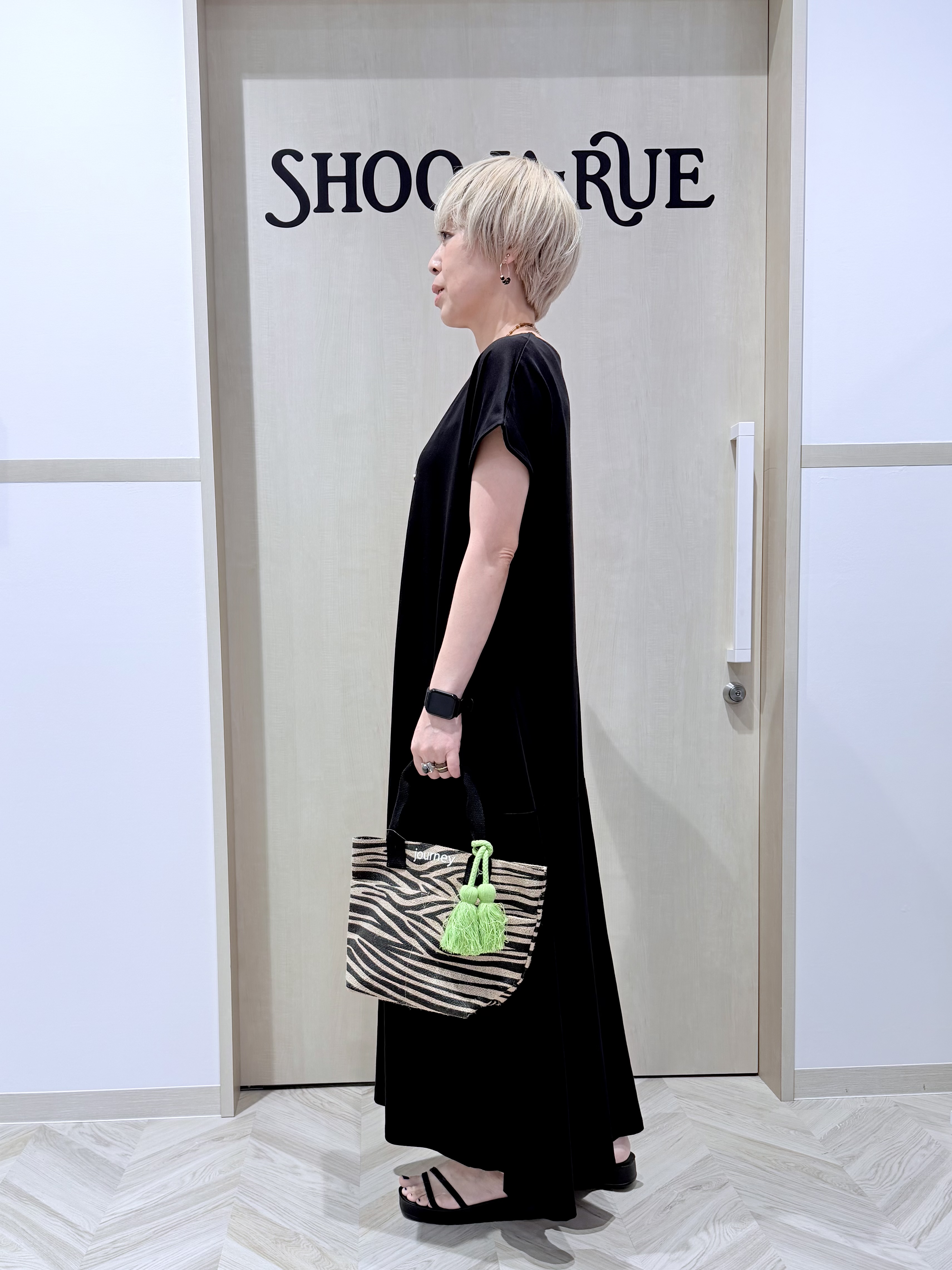 chieさんの「SHOO･LA･RUE｜【ひんやり/体型カバー/洗濯機可】涼やかAラインロングワンピース」を使ったコーディネート
