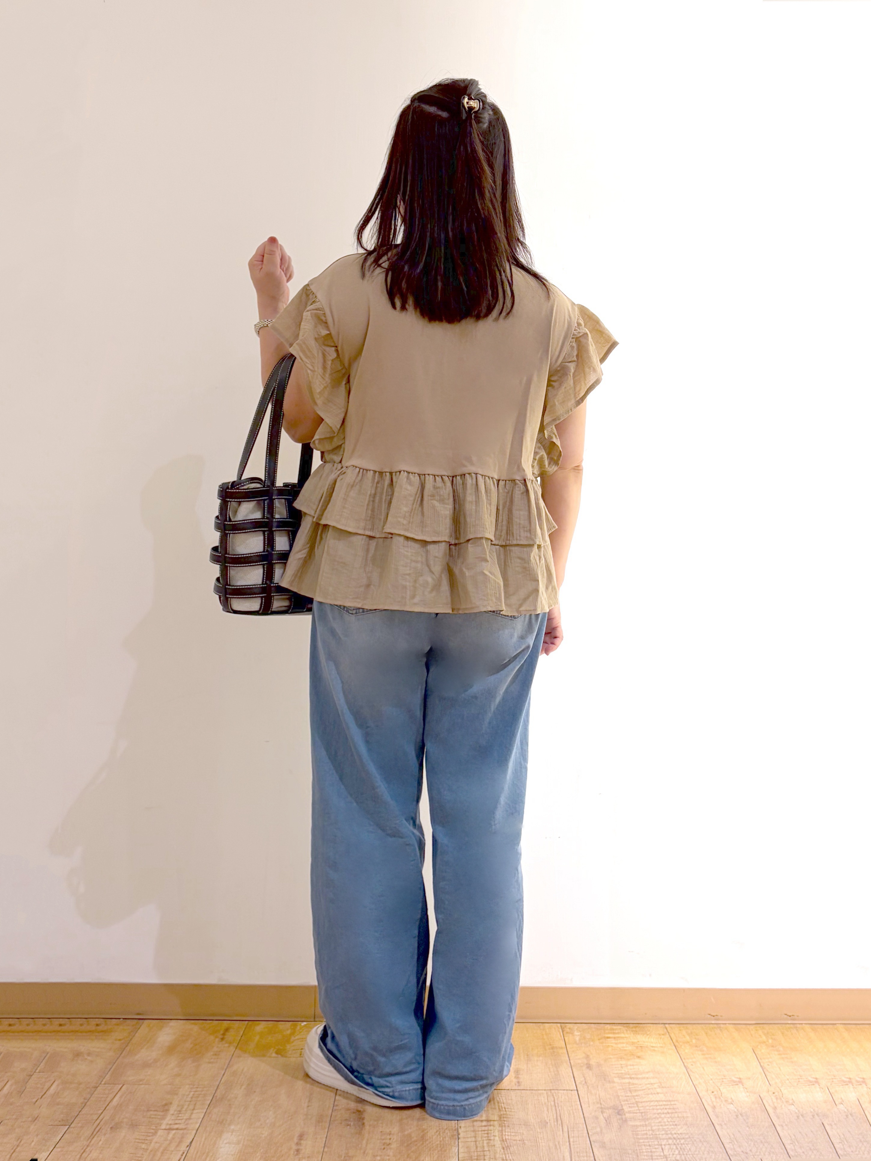 ミヤモトヤヨイさんの「SHOO･LA･RUE｜【S-LL/洗濯機可】着るだけで決まる 主役級フリルトップス」を使ったコーディネート