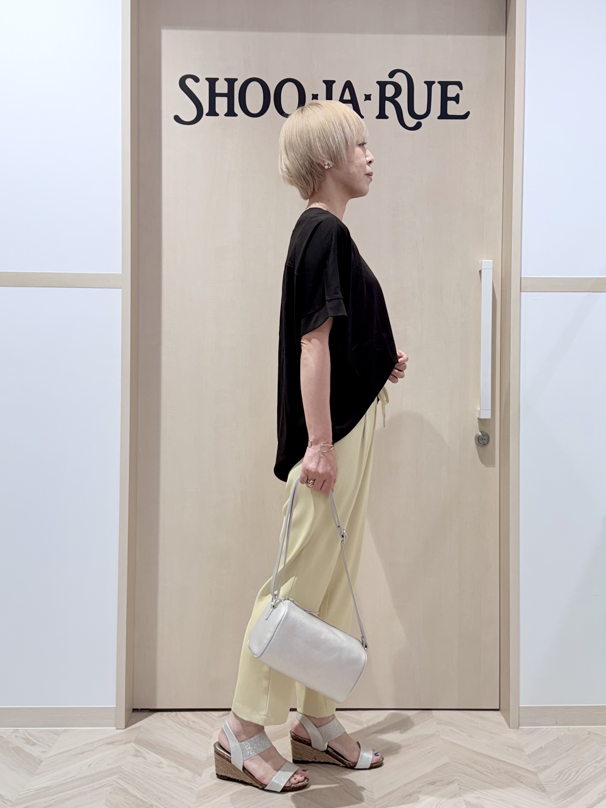 chieさんの「SHOO･LA･RUE｜【ひんやり/UV/S-LL/体型カバー】インせずゆるっと決まる ひやとろドルマンTシャツ」を使ったコーディネート