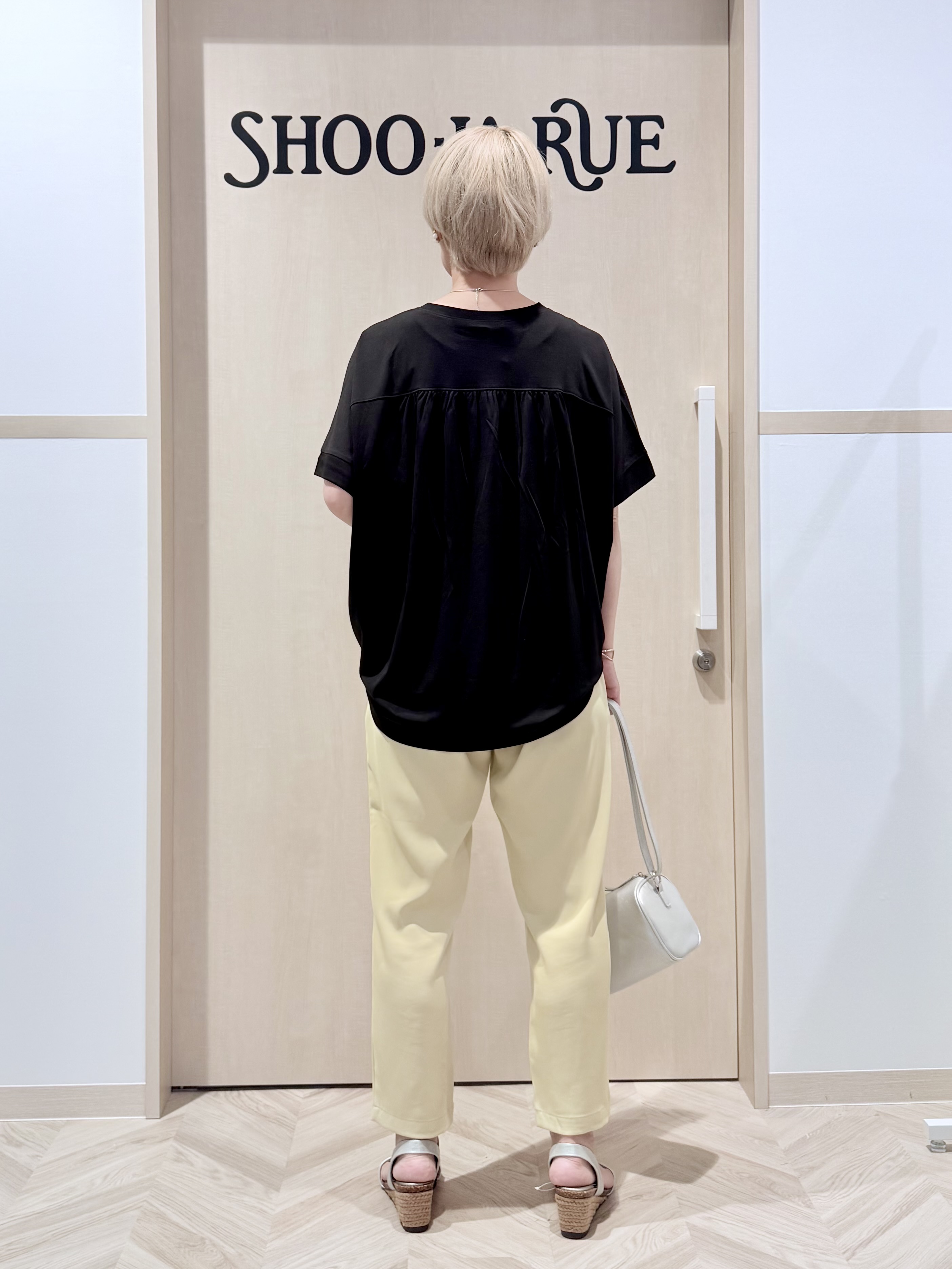chieさんの「SHOO･LA･RUE｜【ひんやり/UV/S-LL/体型カバー】インせずゆるっと決まる ひやとろドルマンTシャツ」を使ったコーディネート