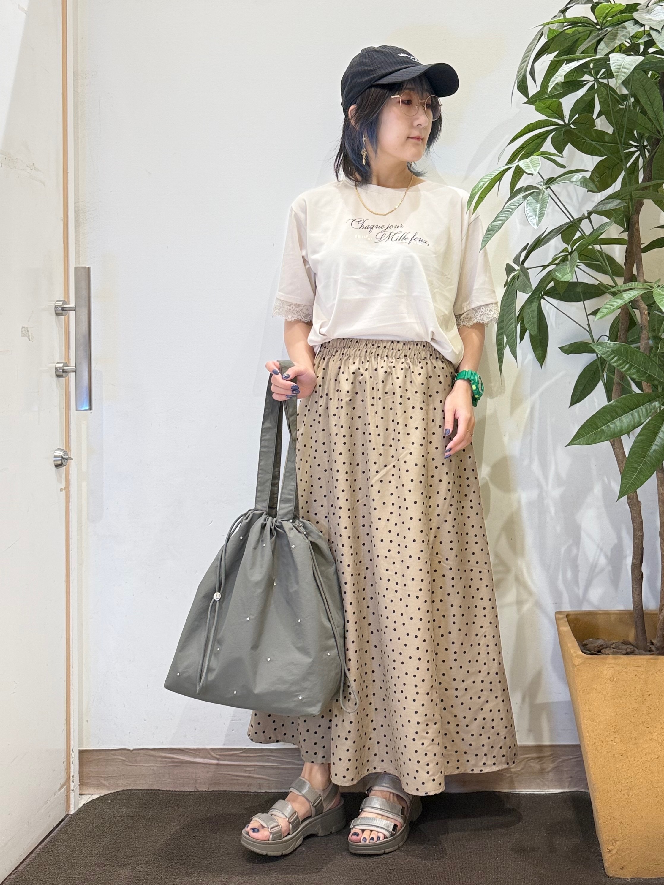 misakiさんの「SHOO･LA･RUE｜【ひんやり/UV/S-LL】柄アソート お袖レースTシャツ」を使ったコーディネート