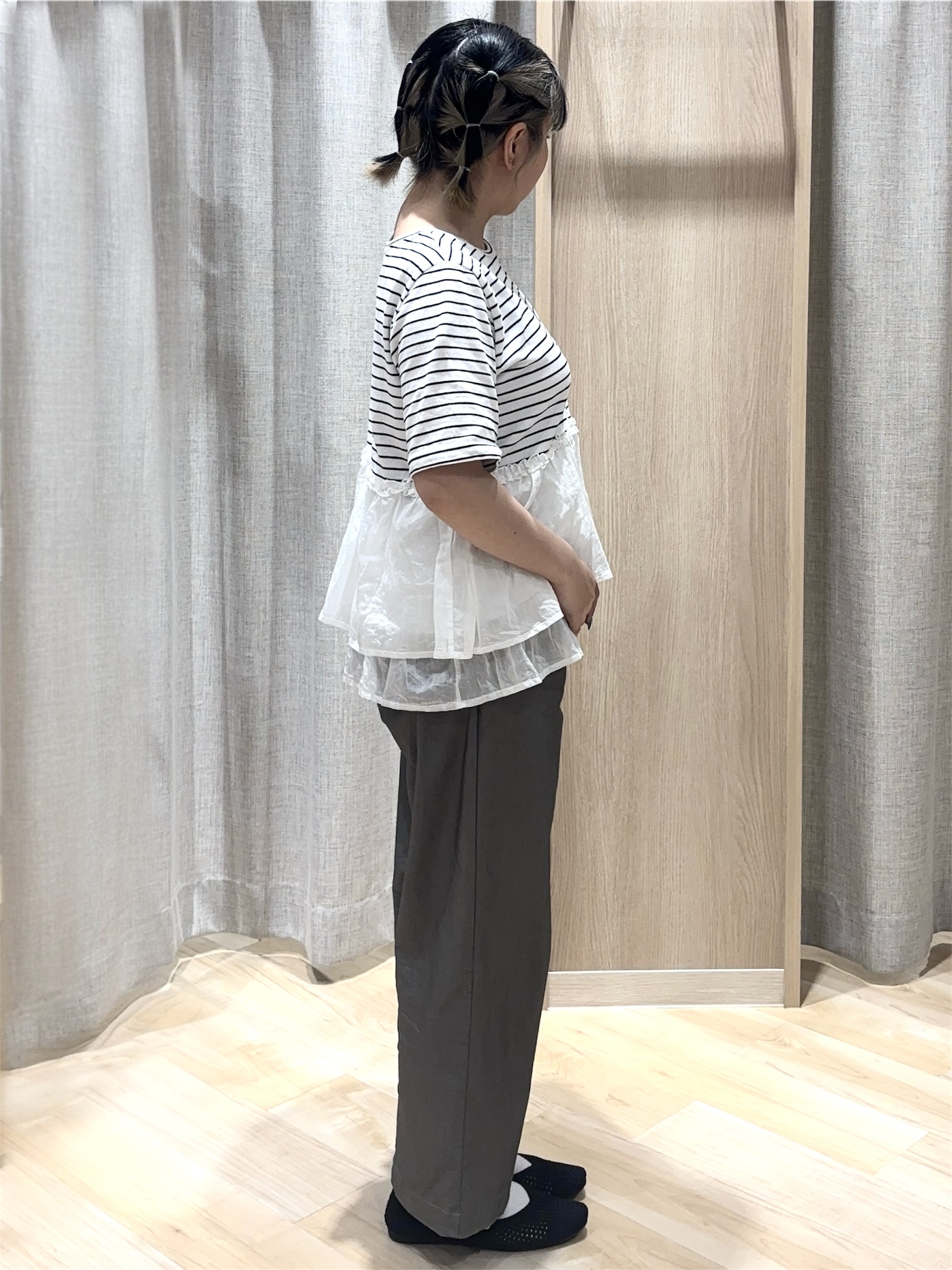 ❤︎ 𝐦𝐢𝐨 ❤︎さんの「grove｜【体型カバー】INせず決まる、ウエストシアーフリルTシャツ」を使ったコーディネート