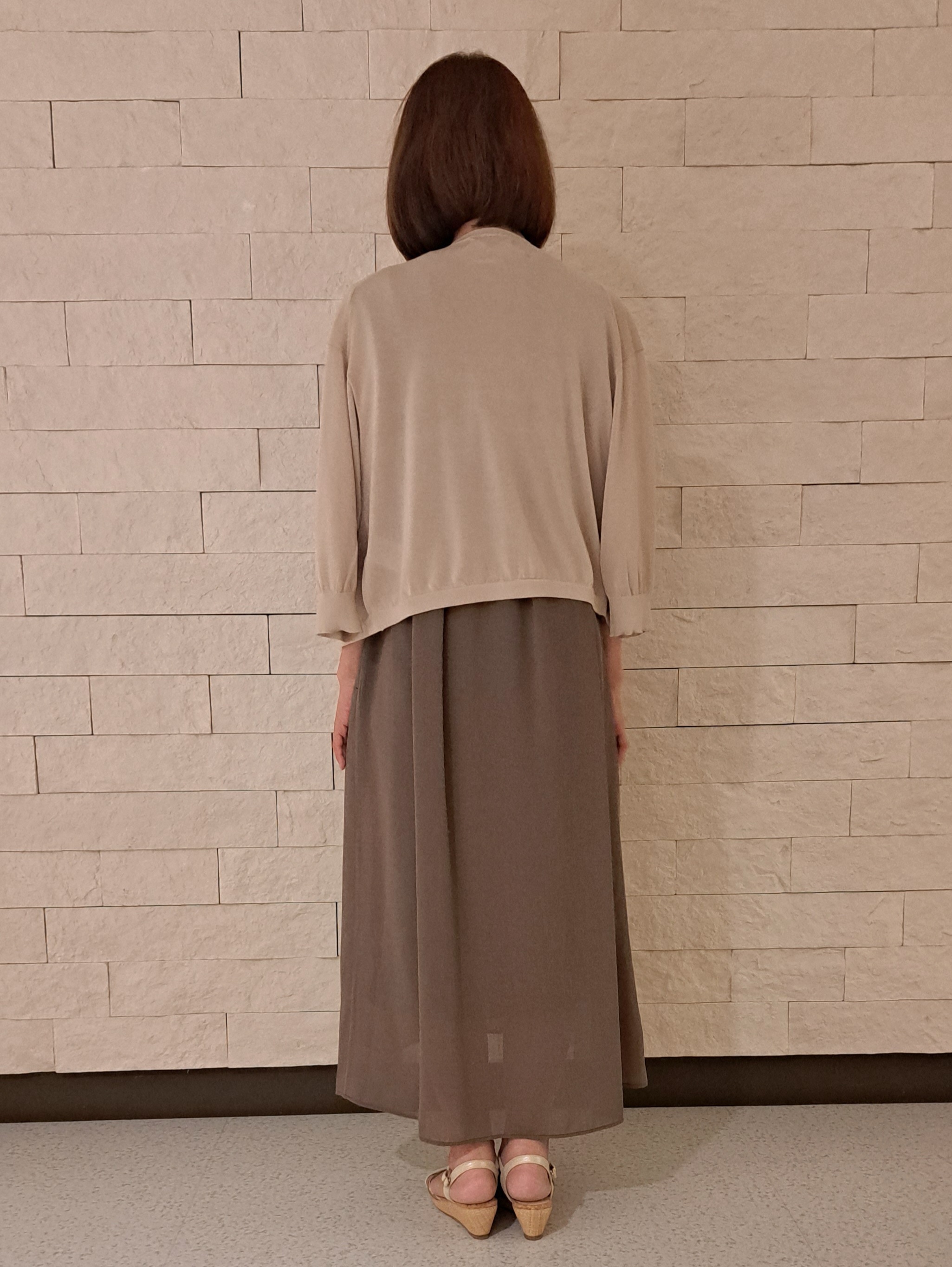JUNさんの「UNTITLED｜【洗える/日除け・冷房対策に】ハイゲージクルーネックカーディガン」を使ったコーディネート