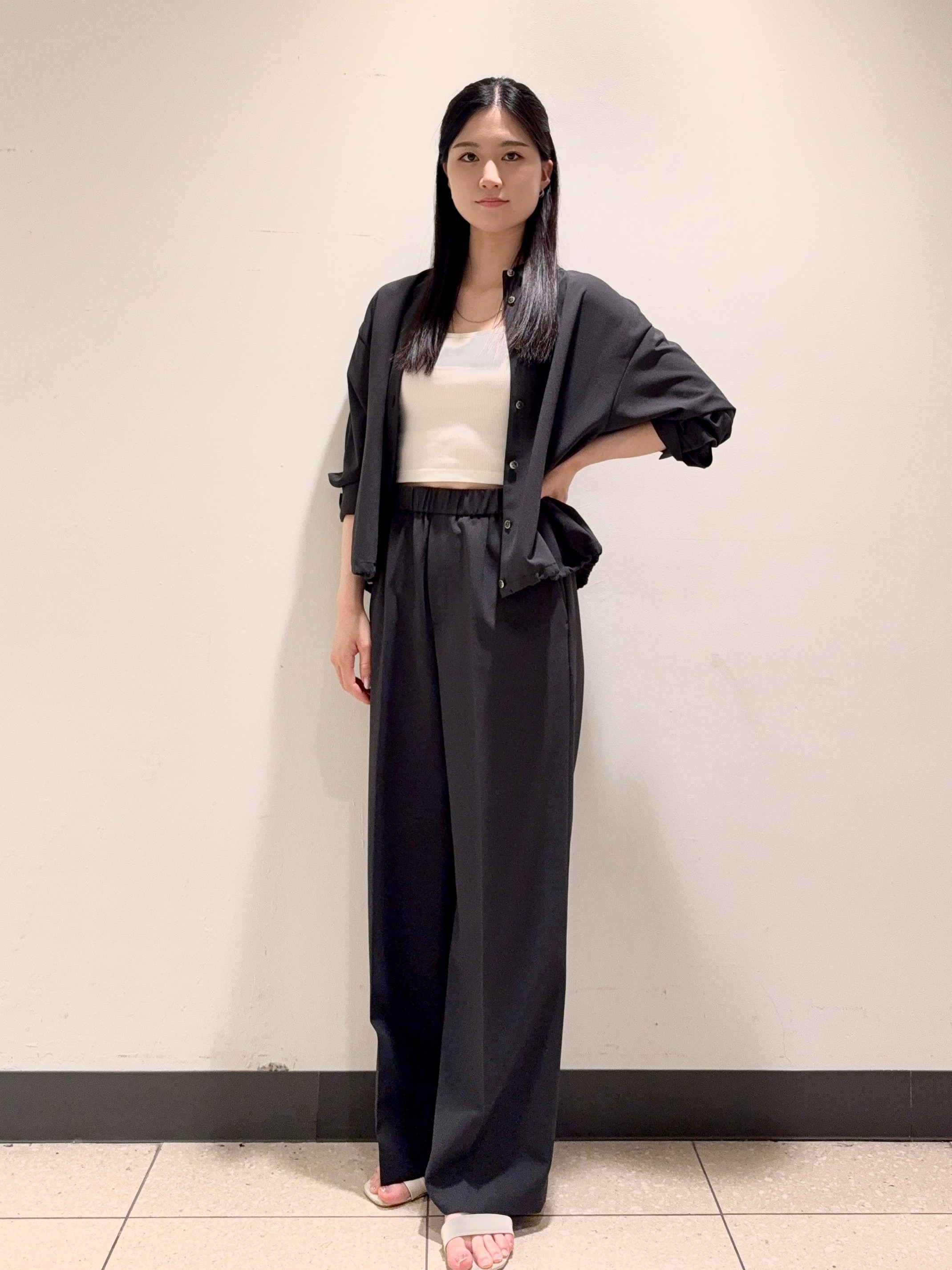 まこさんの「UNTITLED｜【セットアップ可/UVカット/接触冷感】エアリークールドロストシャツ」を使ったコーディネート