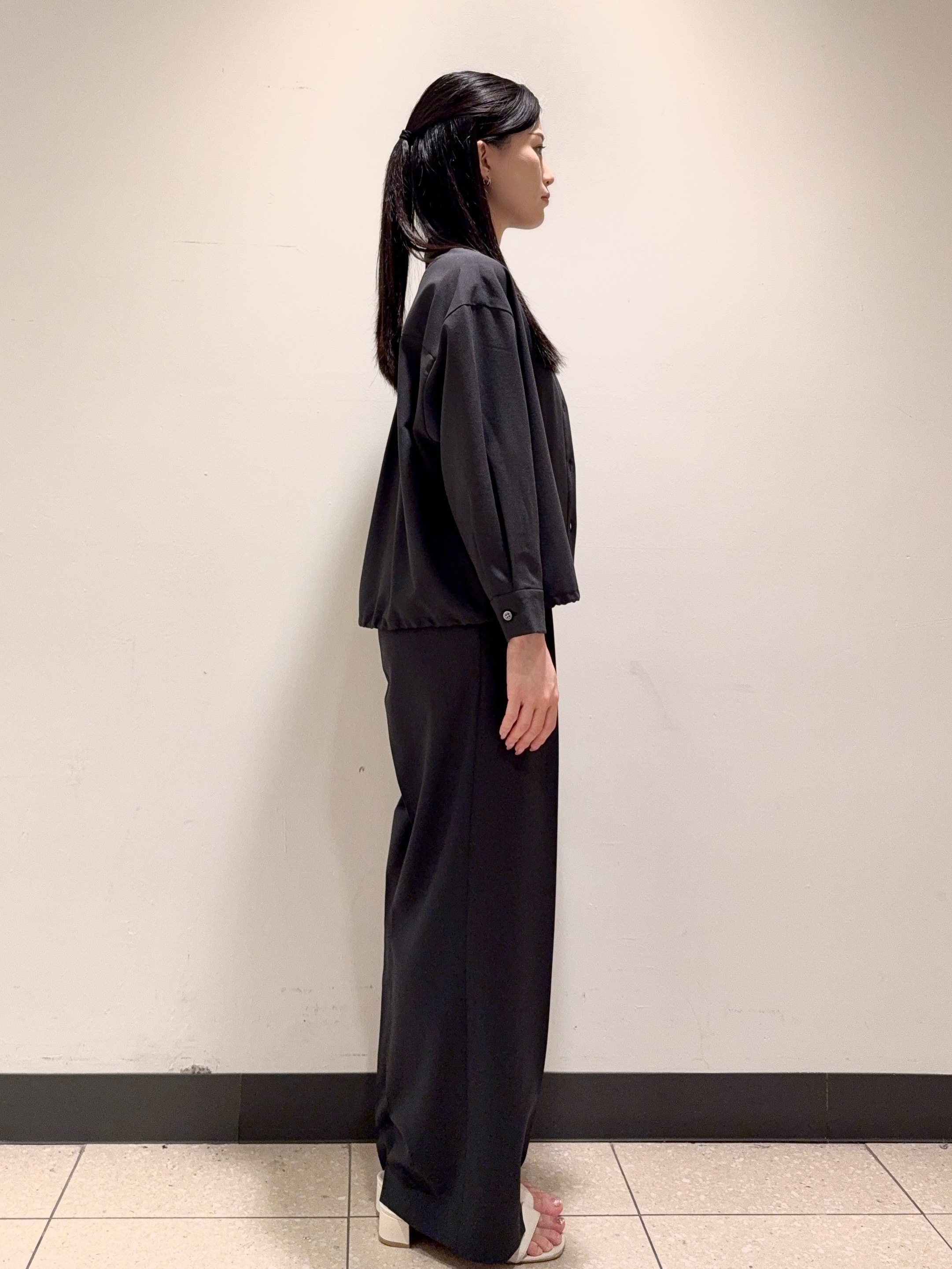 まこさんの「UNTITLED｜【セットアップ可/UVカット/接触冷感】エアリークールドロストシャツ」を使ったコーディネート