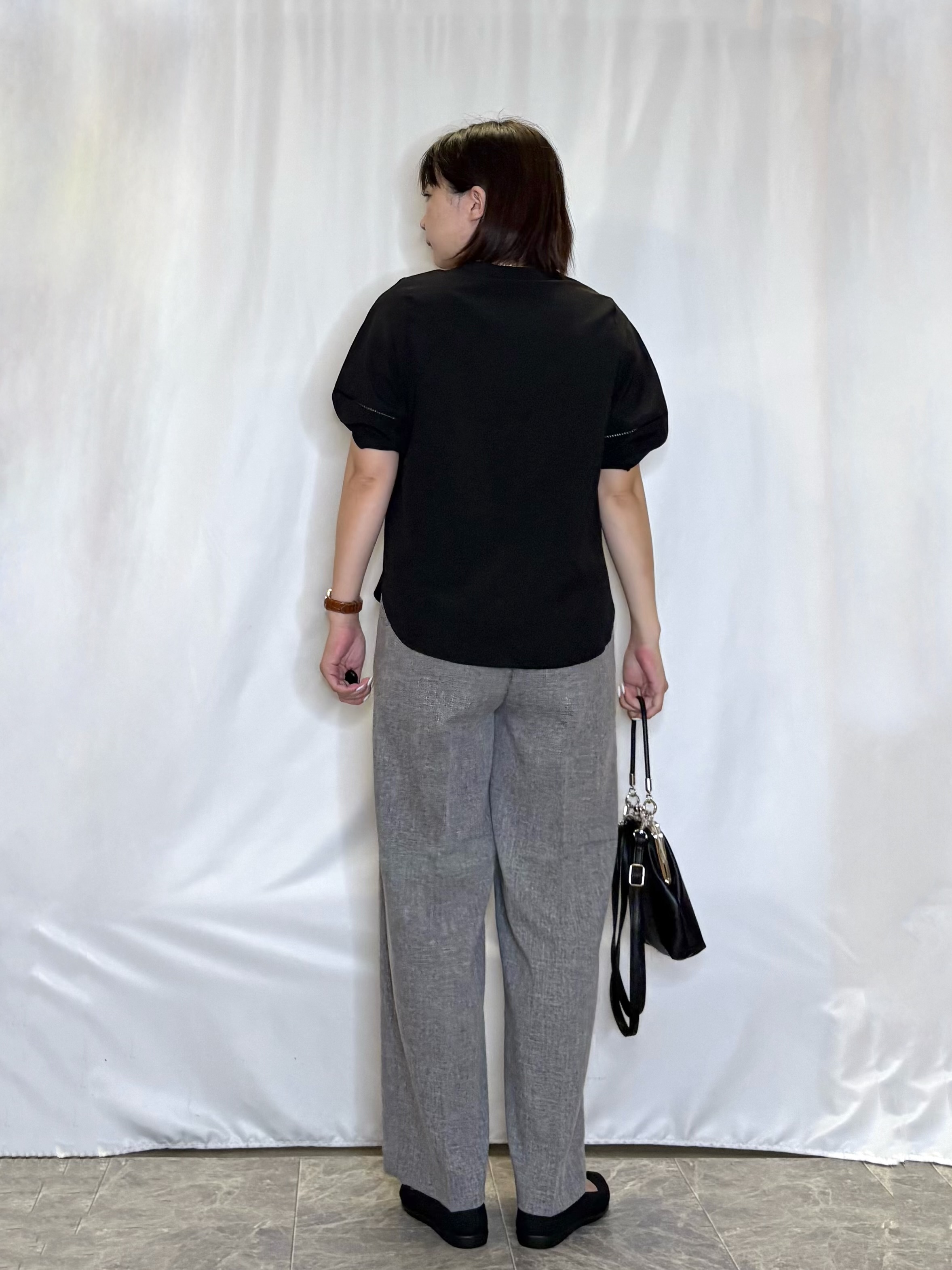 ネリさんの「SHOO･LA･RUE｜【洗濯後しわになりにくい／インせずきまる】麻調ハシゴレーススキッパーブラウス」を使ったコーディネート