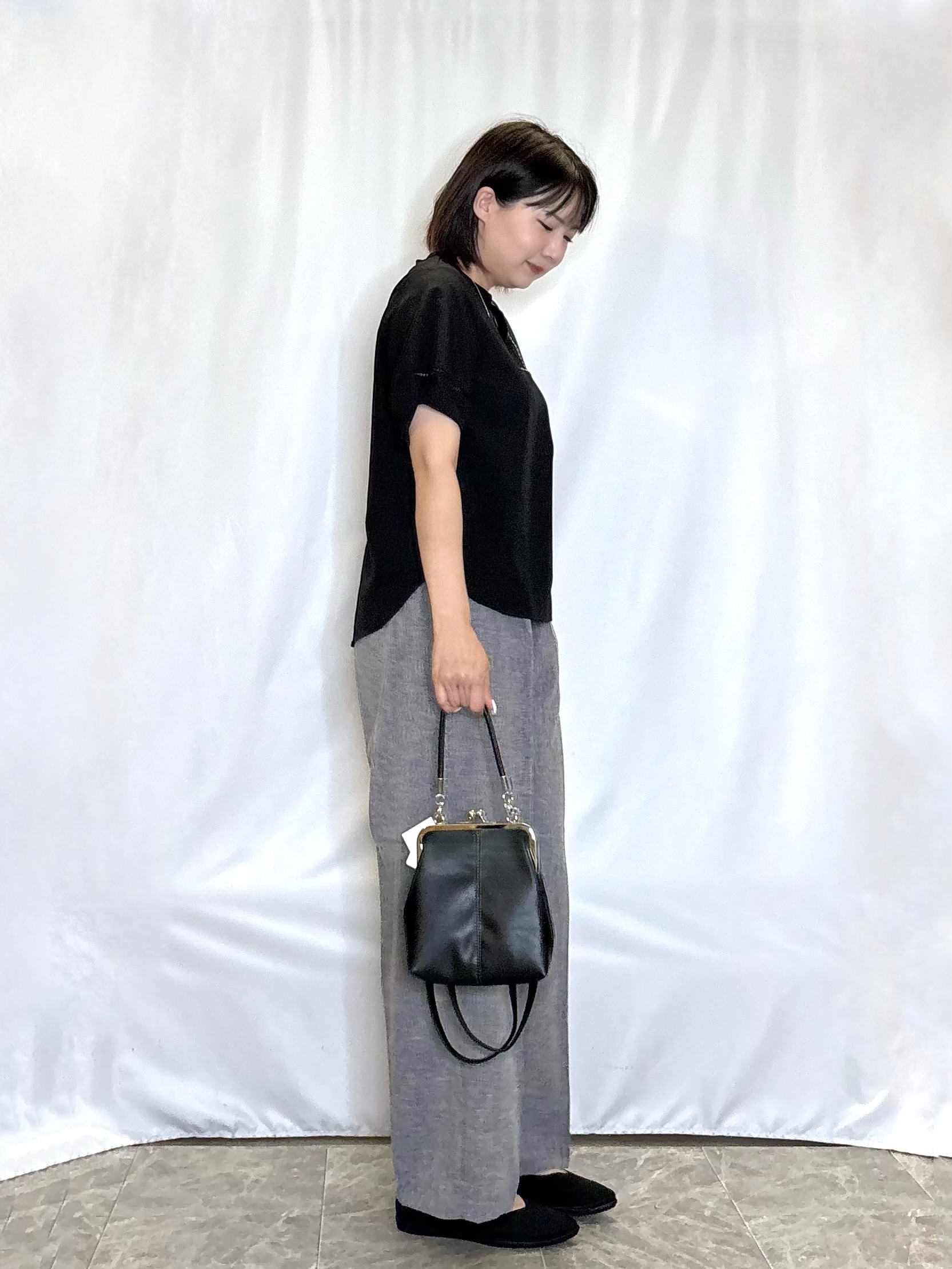 ネリさんの「SHOO･LA･RUE｜【洗濯後しわになりにくい／インせずきまる】麻調ハシゴレーススキッパーブラウス」を使ったコーディネート