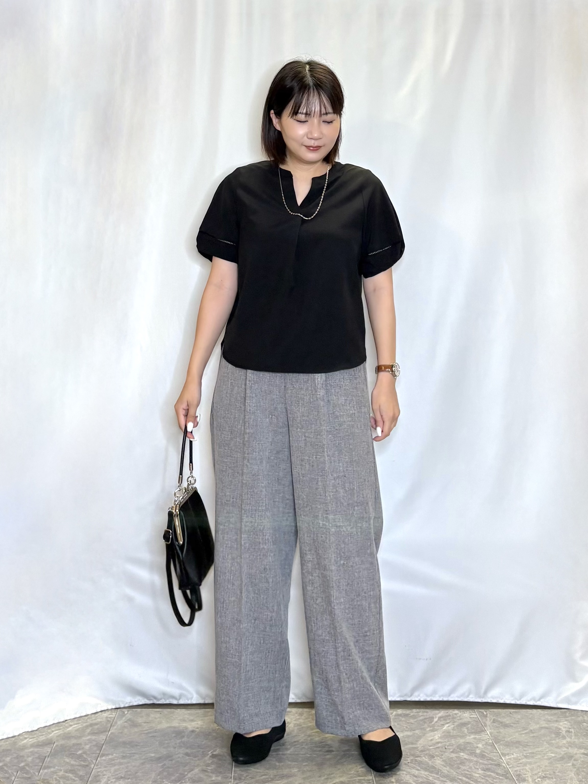 ネリさんの「SHOO･LA･RUE｜【洗濯後しわになりにくい／インせずきまる】麻調ハシゴレーススキッパーブラウス」を使ったコーディネート
