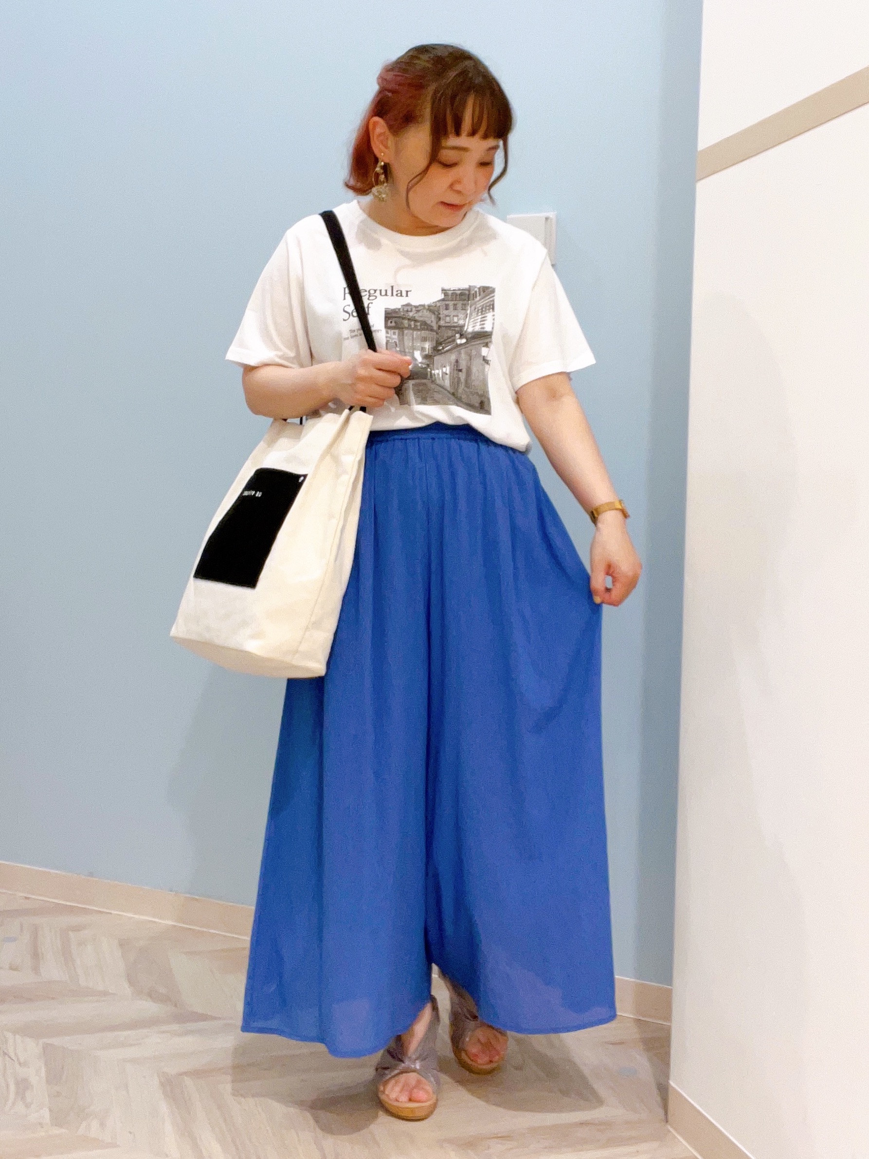kitaさんの「SHOO･LA･RUE｜【洗濯機可/体型カバー】程よい透け感の ゆるシルエットシア―シャツ」を使ったコーディネート