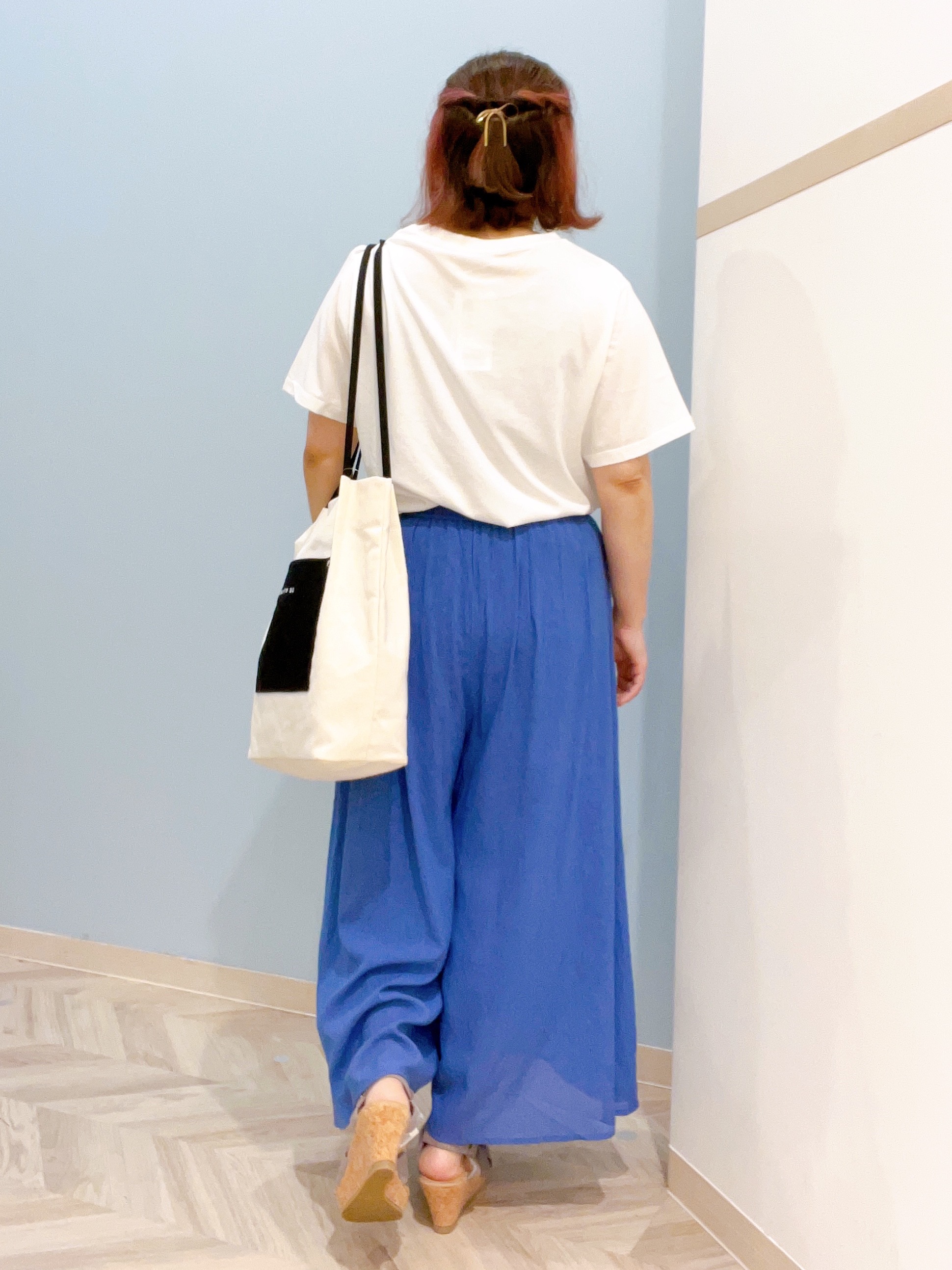 kitaさんの「SHOO･LA･RUE｜【洗濯機可/体型カバー】程よい透け感の ゆるシルエットシア―シャツ」を使ったコーディネート