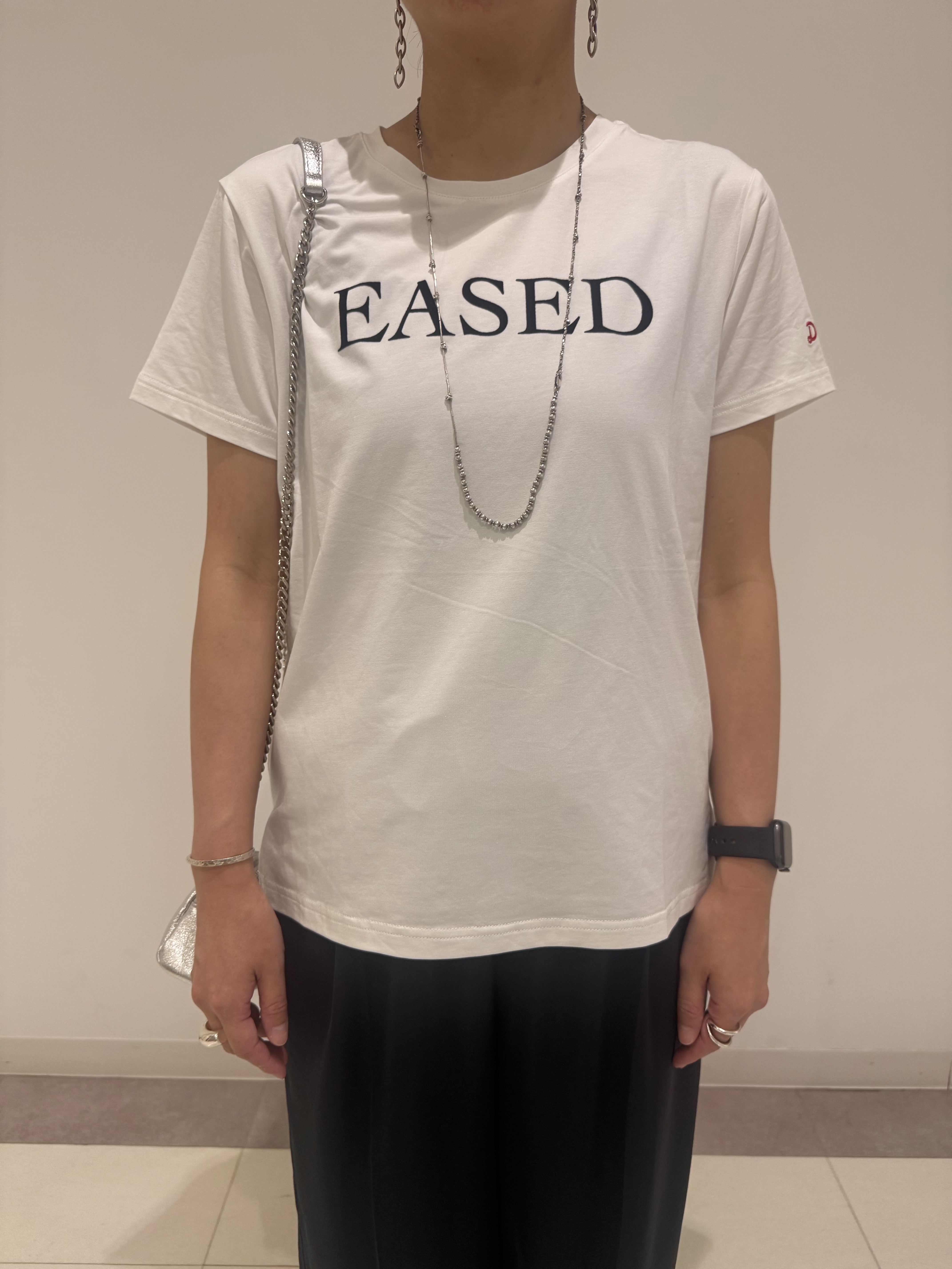 MIYAKAWAさんの「DRESSTERIOR｜【立体ロゴ】フロッキーロゴプリントTシャツ」を使ったコーディネート