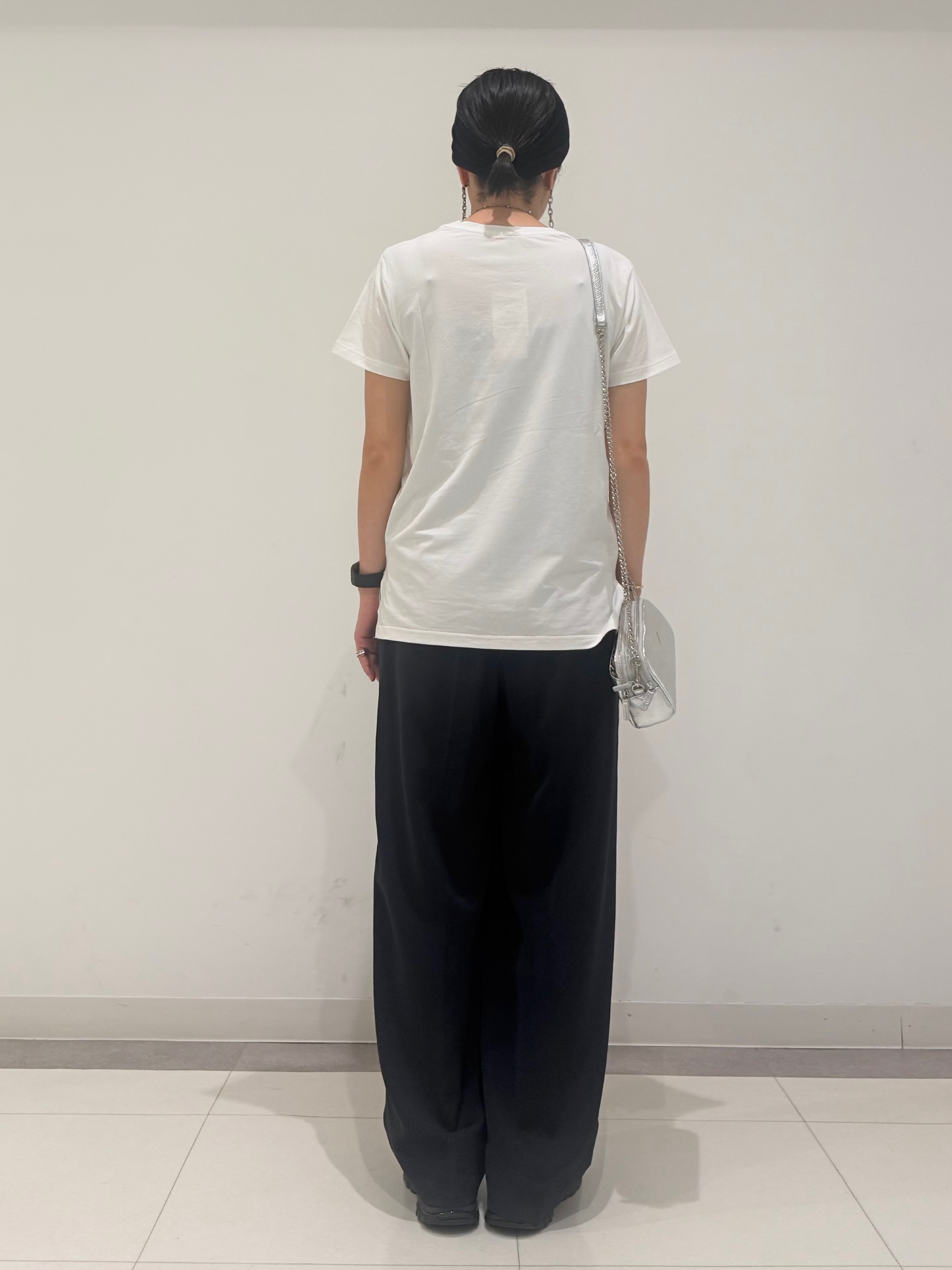 MIYAKAWAさんの「DRESSTERIOR｜【立体ロゴ】フロッキーロゴプリントTシャツ」を使ったコーディネート