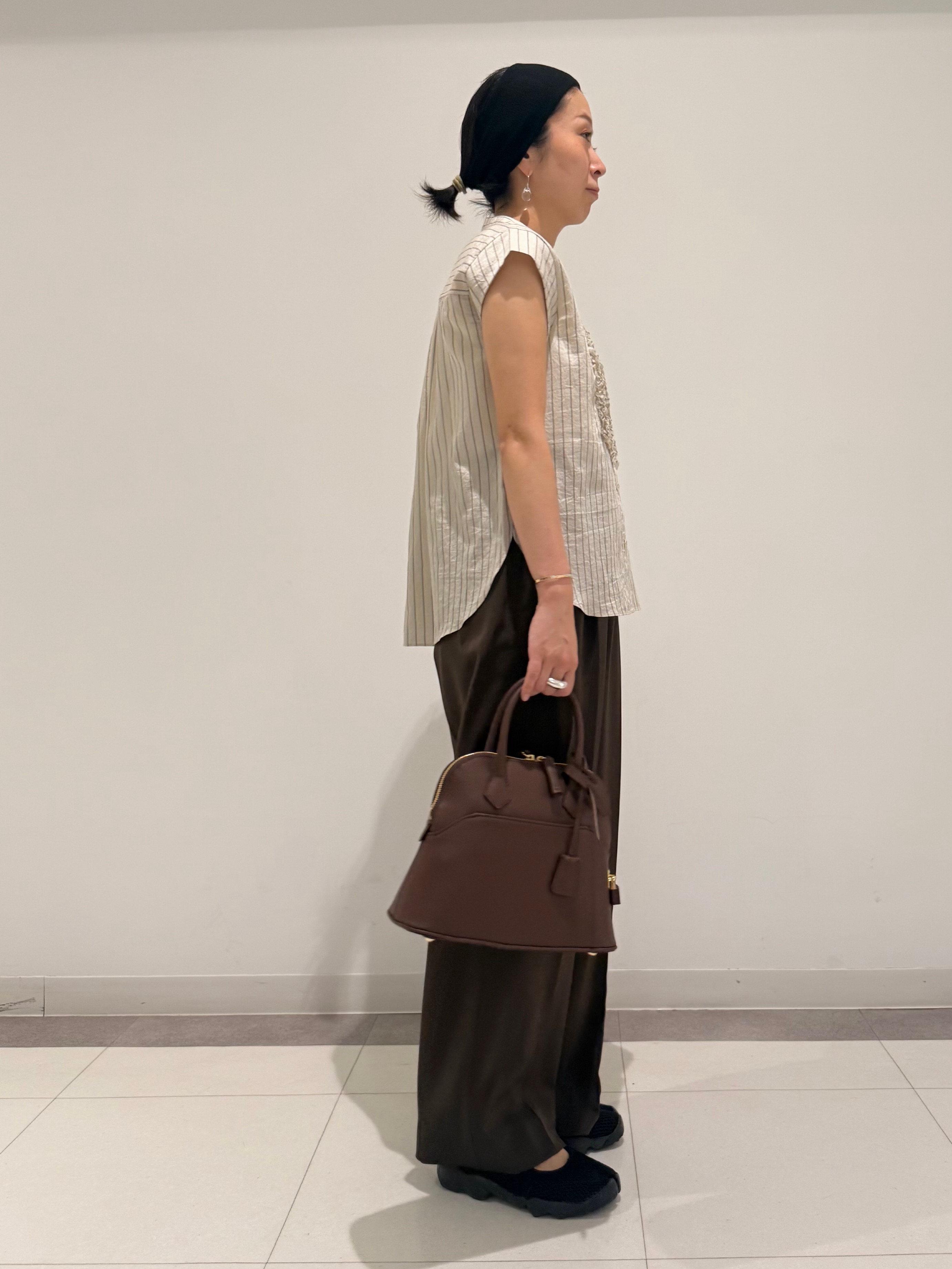 MIYAKAWAさんの「DRESSTERIOR｜ストライプフレンチスリーブフリルブラウス」を使ったコーディネート