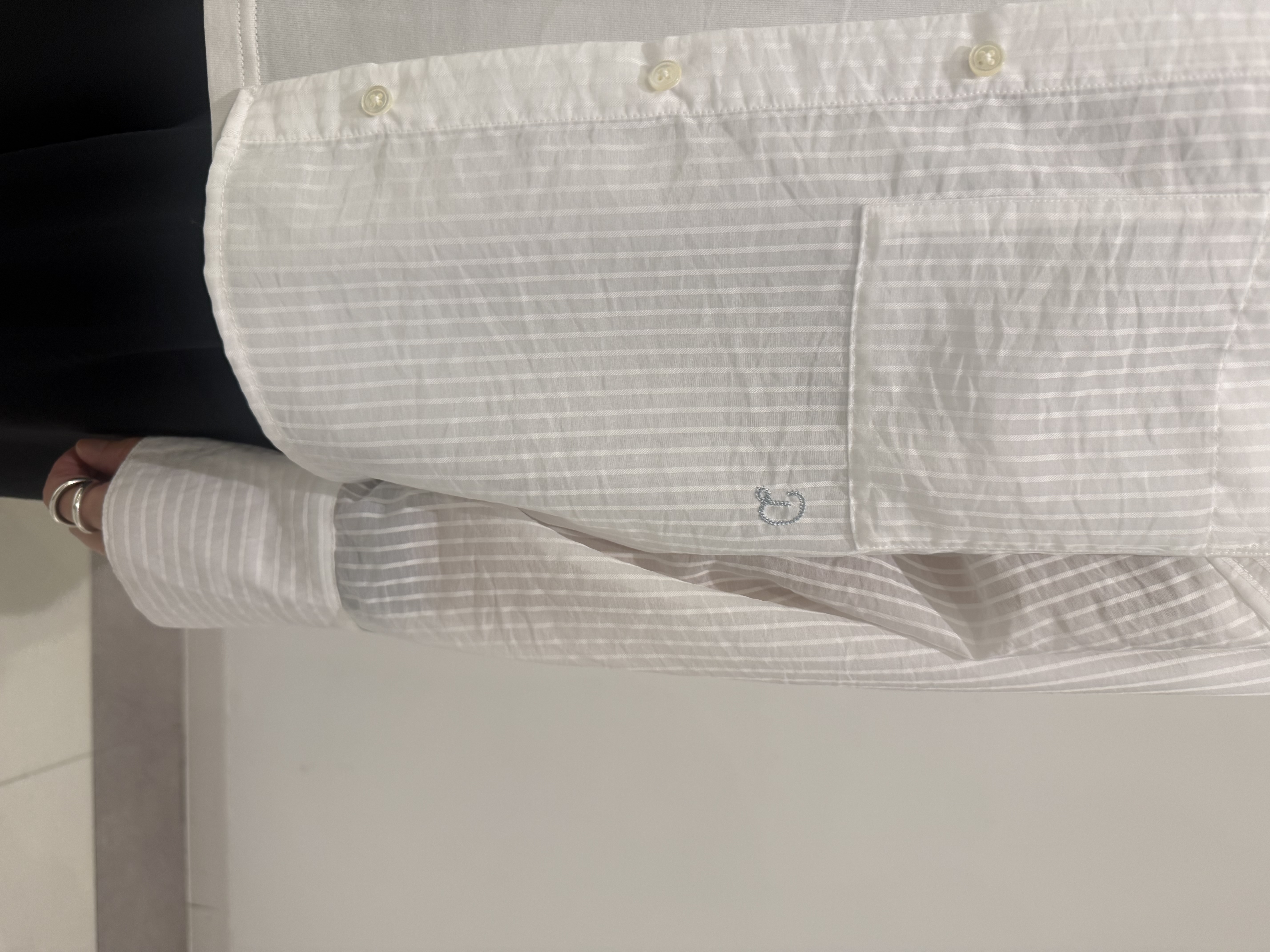 MIYAKAWAさんの「DRESSTERIOR｜シアーストライプクロップドシャツ」を使ったコーディネート