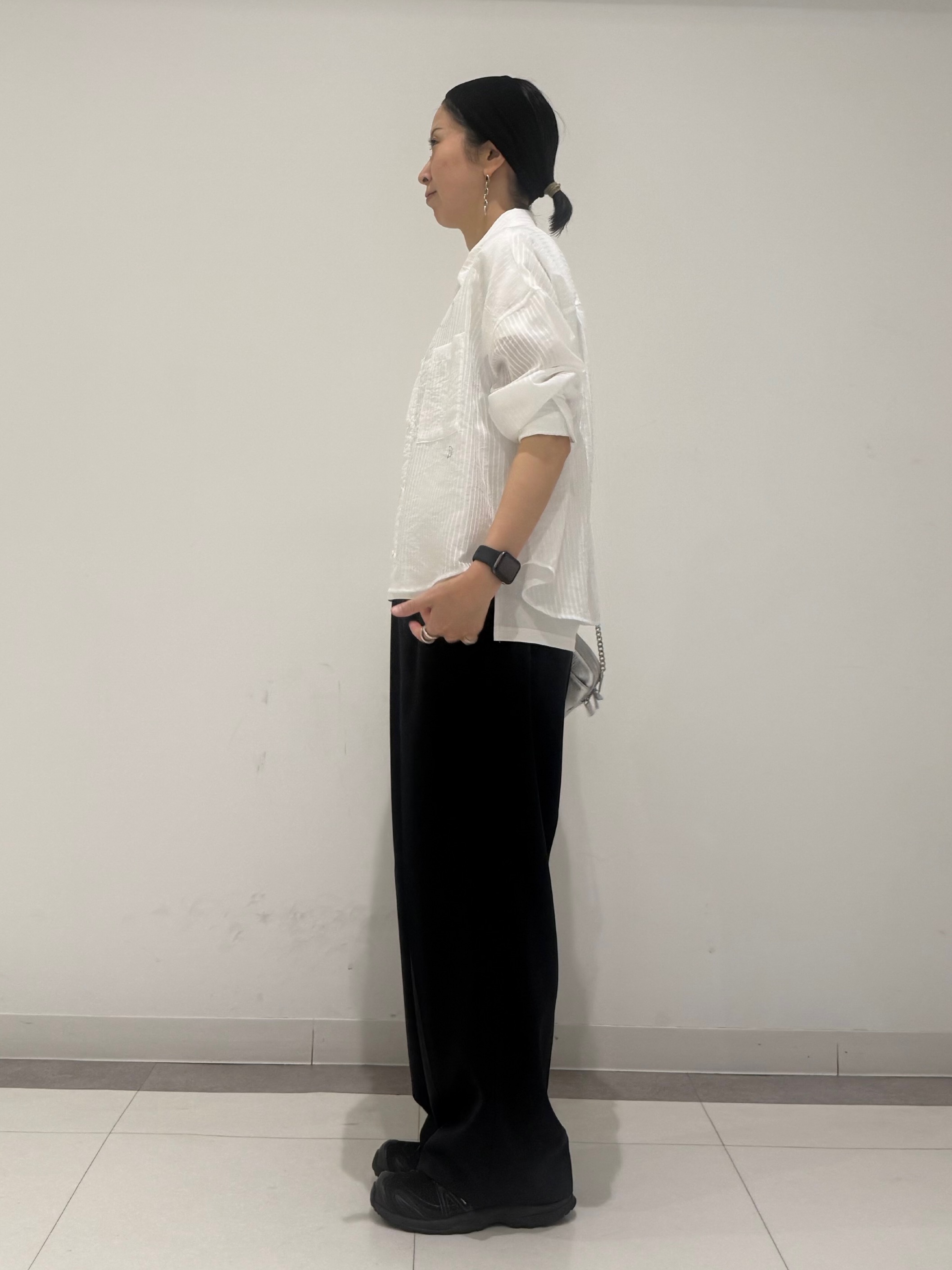 MIYAKAWAさんの「DRESSTERIOR｜シアーストライプクロップドシャツ」を使ったコーディネート