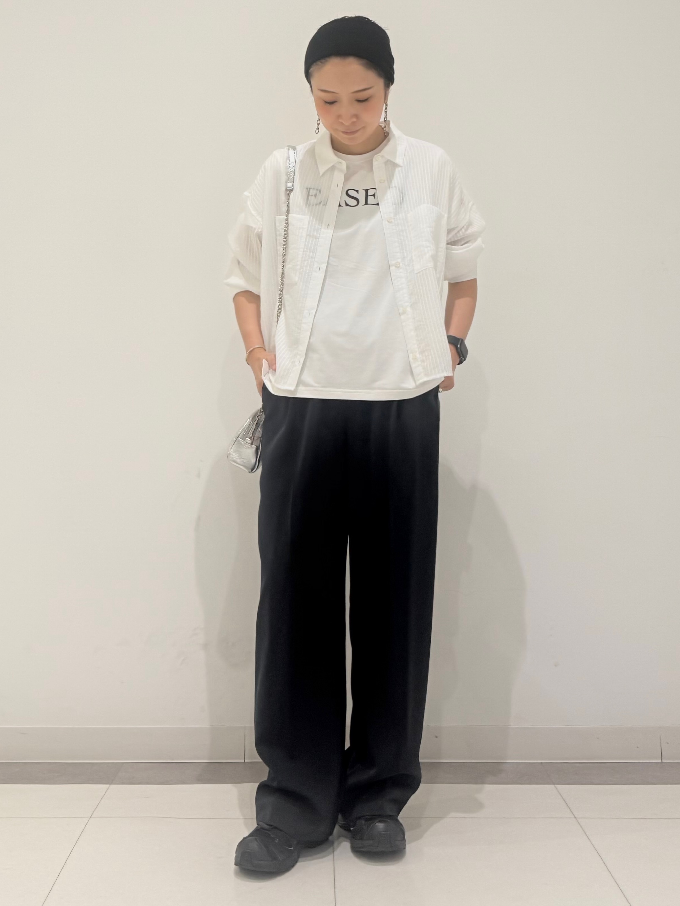 MIYAKAWAさんの「DRESSTERIOR｜シアーストライプクロップドシャツ」を使ったコーディネート