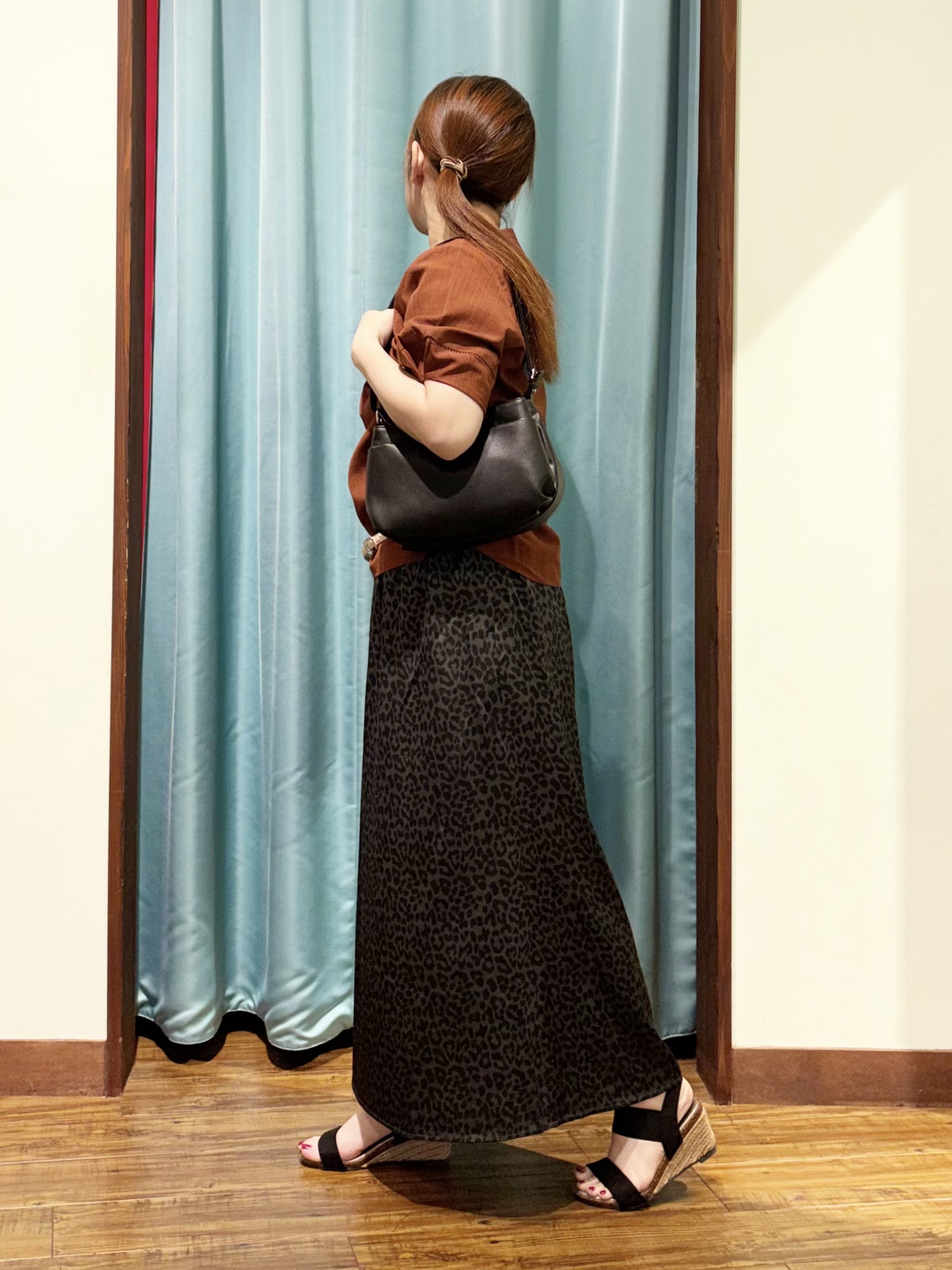 tukiさんの「SHOO･LA･RUE｜【洗濯後しわになりにくい／インせずきまる】麻調ハシゴレーススキッパーブラウス」を使ったコーディネート
