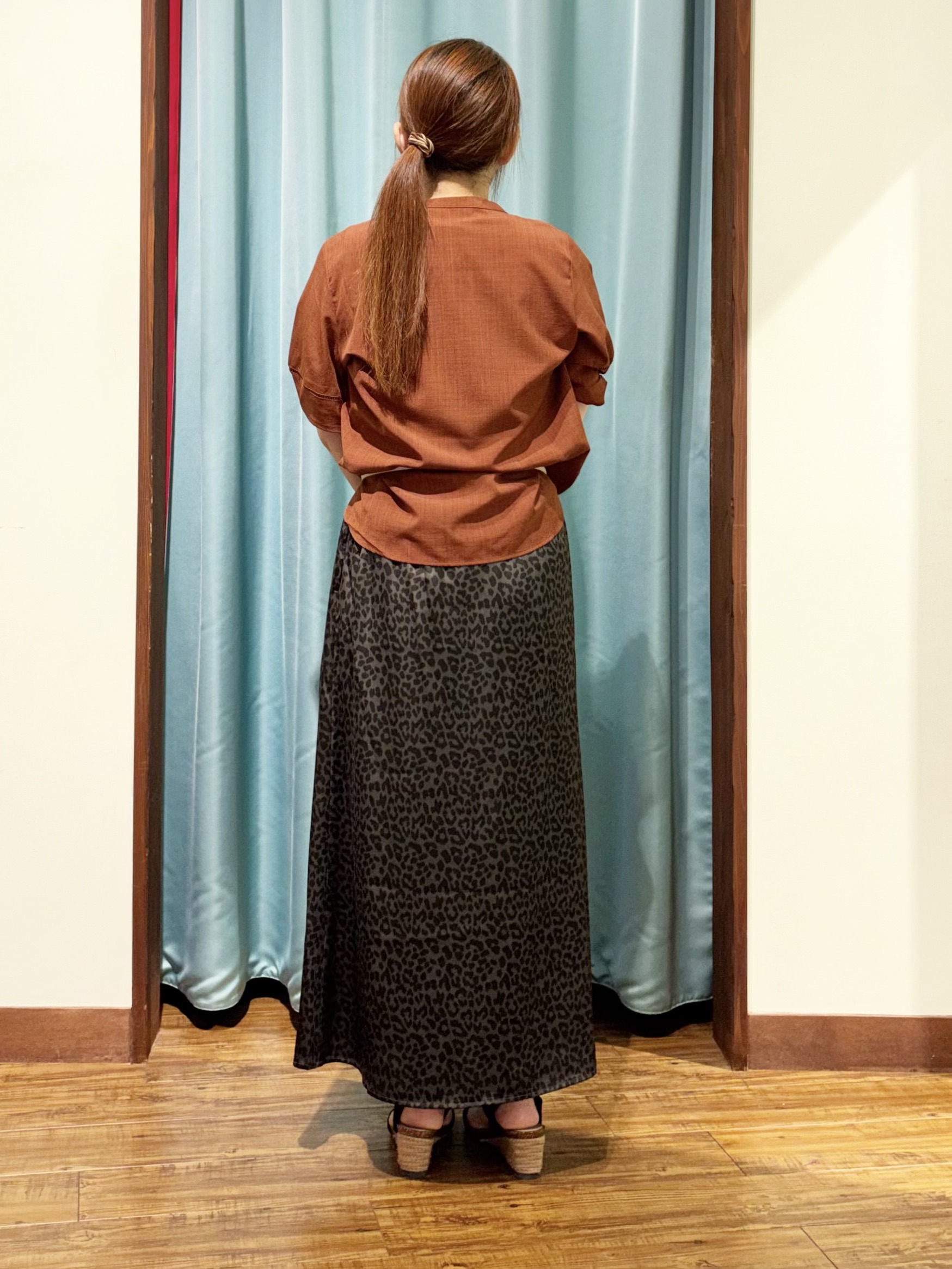 tukiさんの「SHOO･LA･RUE｜【洗濯後しわになりにくい／インせずきまる】麻調ハシゴレーススキッパーブラウス」を使ったコーディネート
