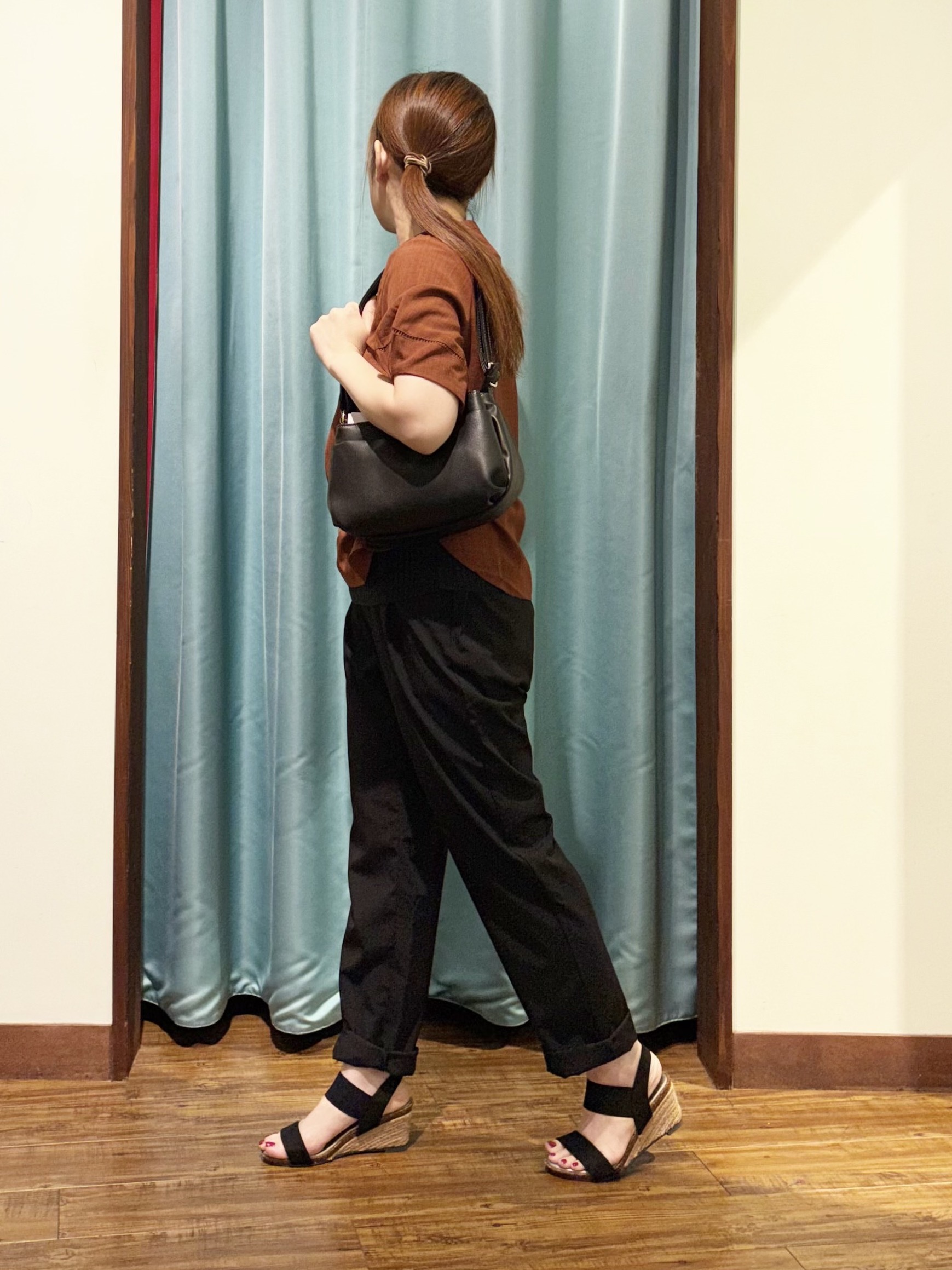 tukiさんの「SHOO･LA･RUE｜【洗濯後しわになりにくい／インせずきまる】麻調ハシゴレーススキッパーブラウス」を使ったコーディネート