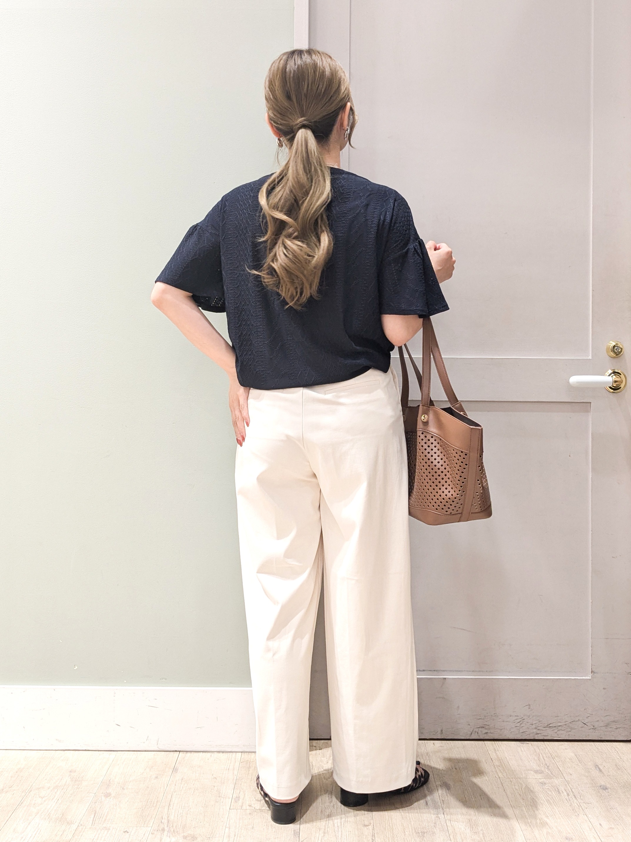 kuwawaさんの「grove｜アイレットレースカットソー」を使ったコーディネート