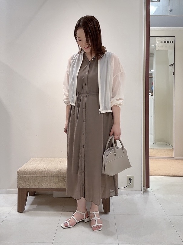 YUIさんの「UNTITLED｜トリコットシアーブラウス」を使ったコーディネート