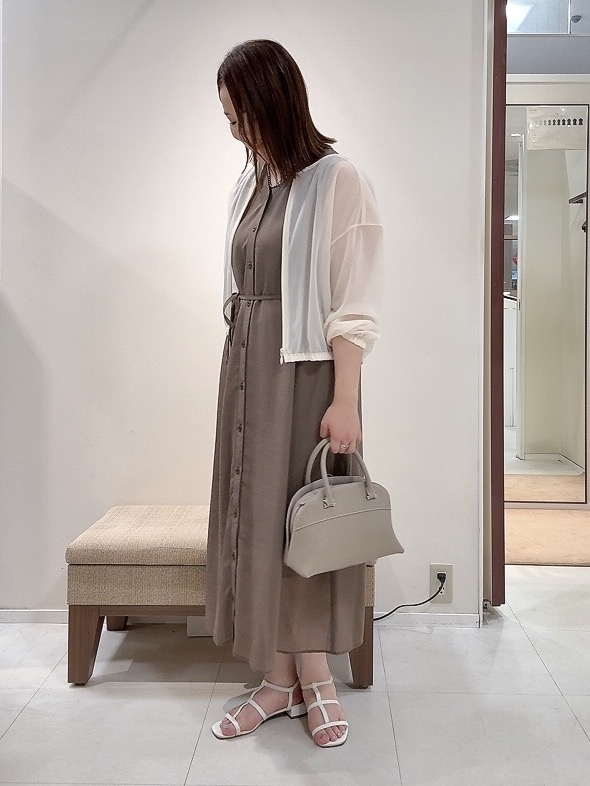 YUIさんの「UNTITLED｜トリコットシアーブラウス」を使ったコーディネート