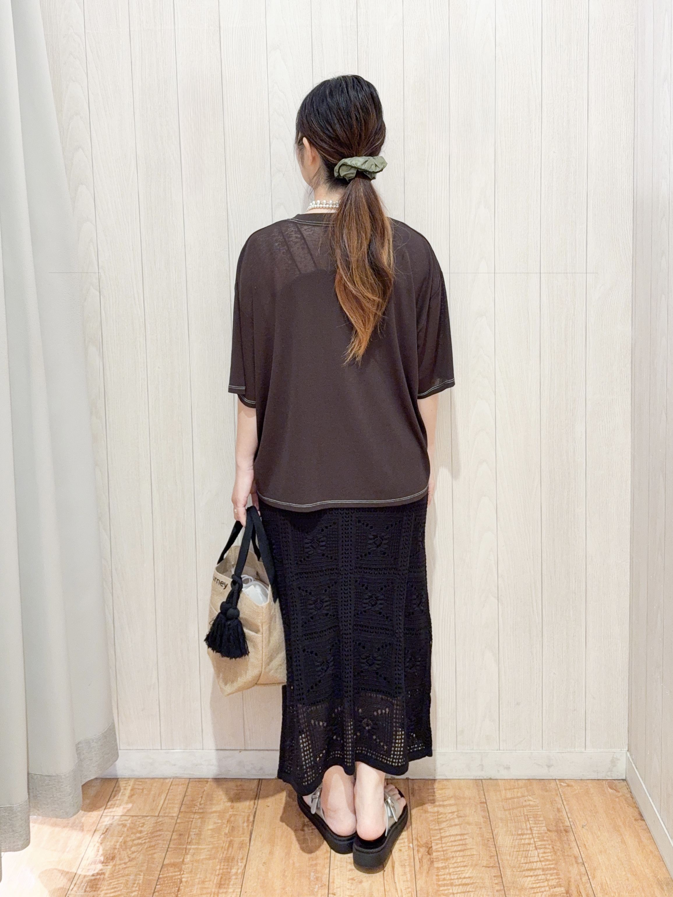 愛さんの「SHOO･LA･RUE｜【S-LL/洗濯機可/体型カバー】ゆるっとこなれる 大人のシアースラブTシャツ」を使ったコーディネート