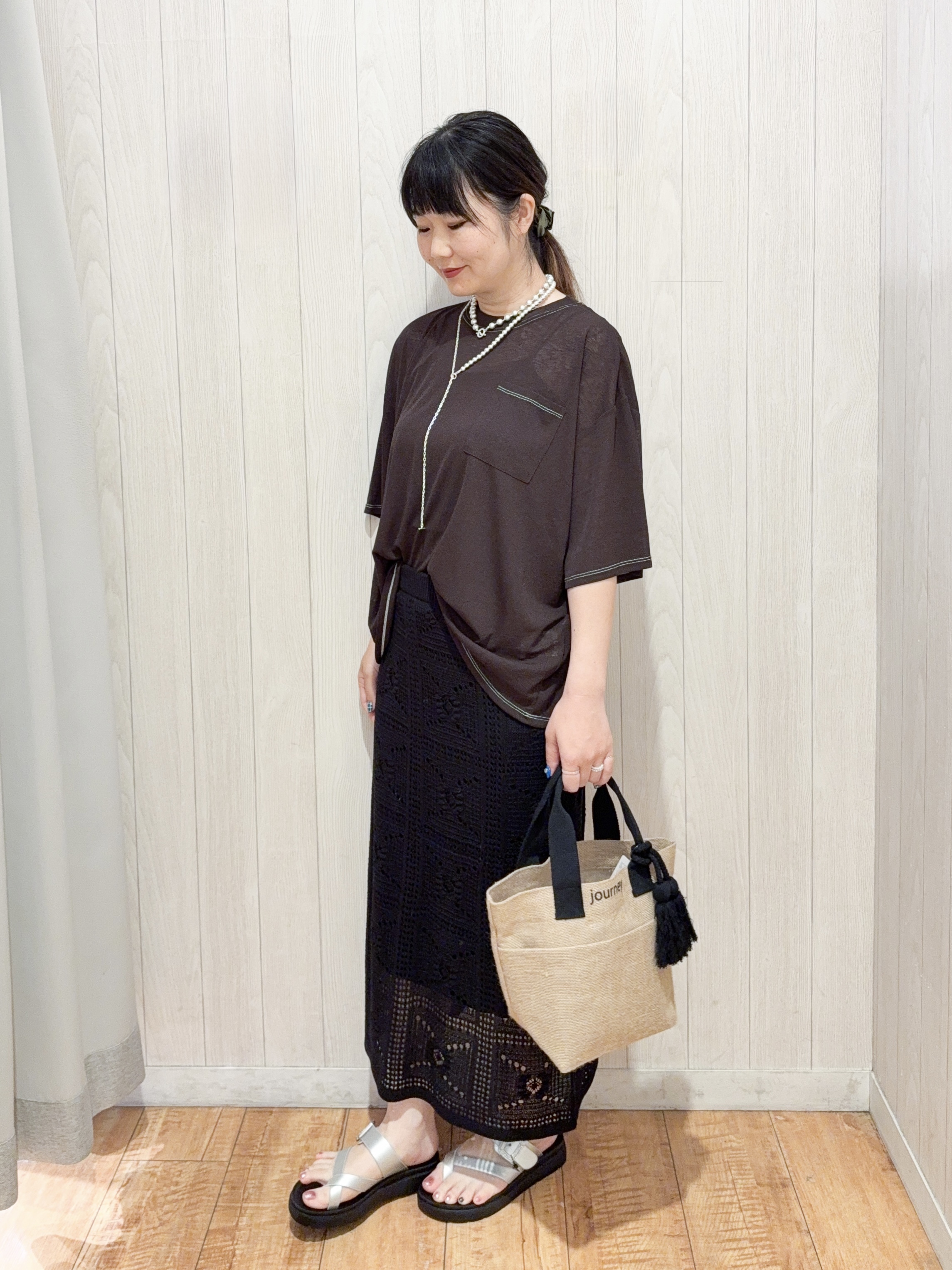 愛さんの「SHOO･LA･RUE｜【S-LL/洗濯機可/体型カバー】ゆるっとこなれる 大人のシアースラブTシャツ」を使ったコーディネート