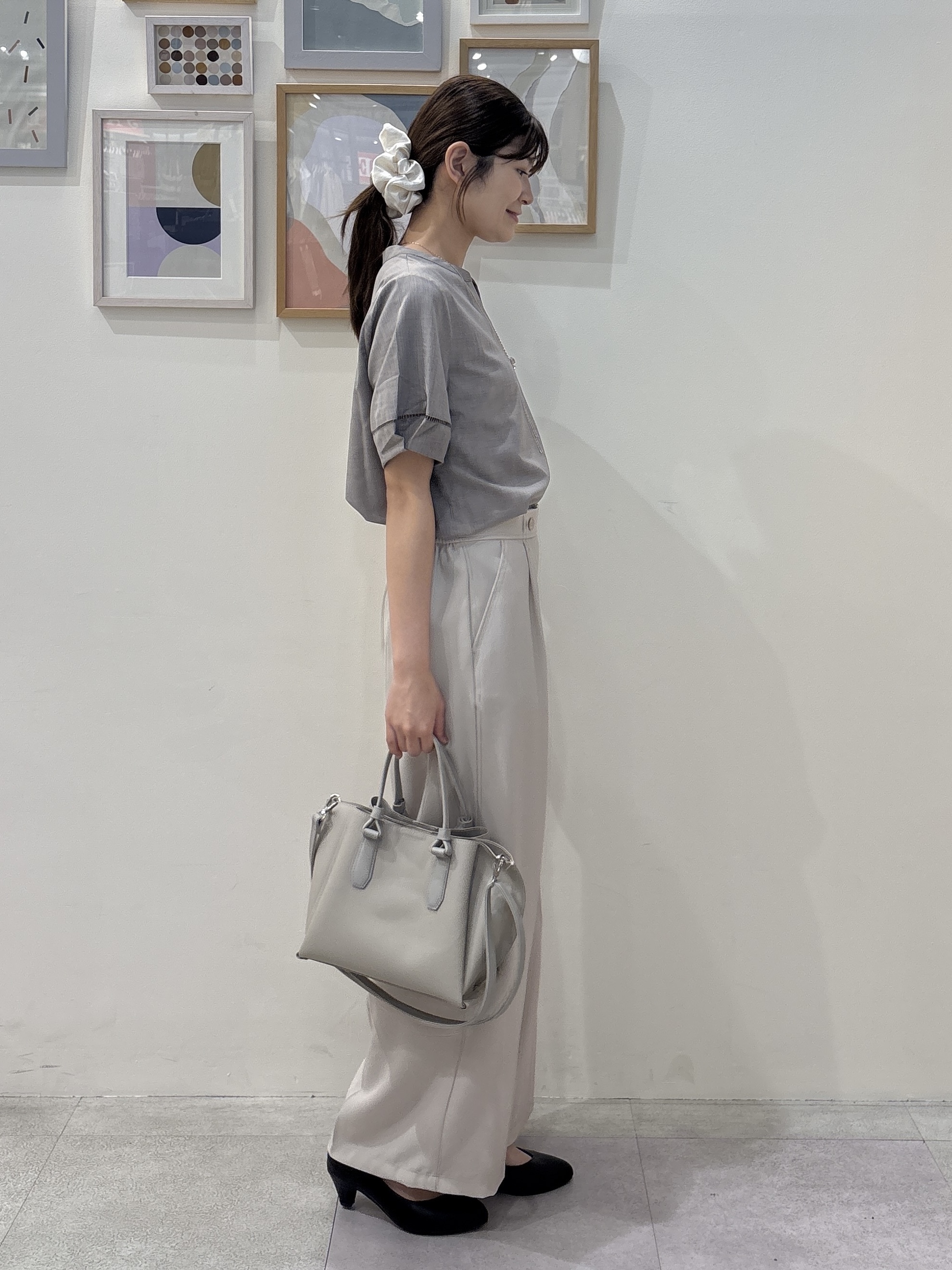 Rikaさんの「SHOO･LA･RUE｜【洗濯後しわになりにくい／インせずきまる】麻調ハシゴレーススキッパーブラウス」を使ったコーディネート