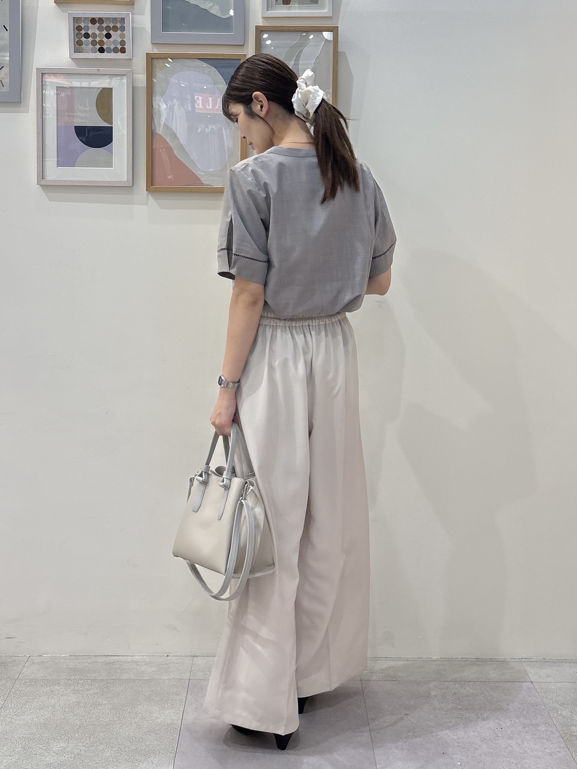 Rikaさんの「SHOO･LA･RUE｜【洗濯後しわになりにくい／インせずきまる】麻調ハシゴレーススキッパーブラウス」を使ったコーディネート