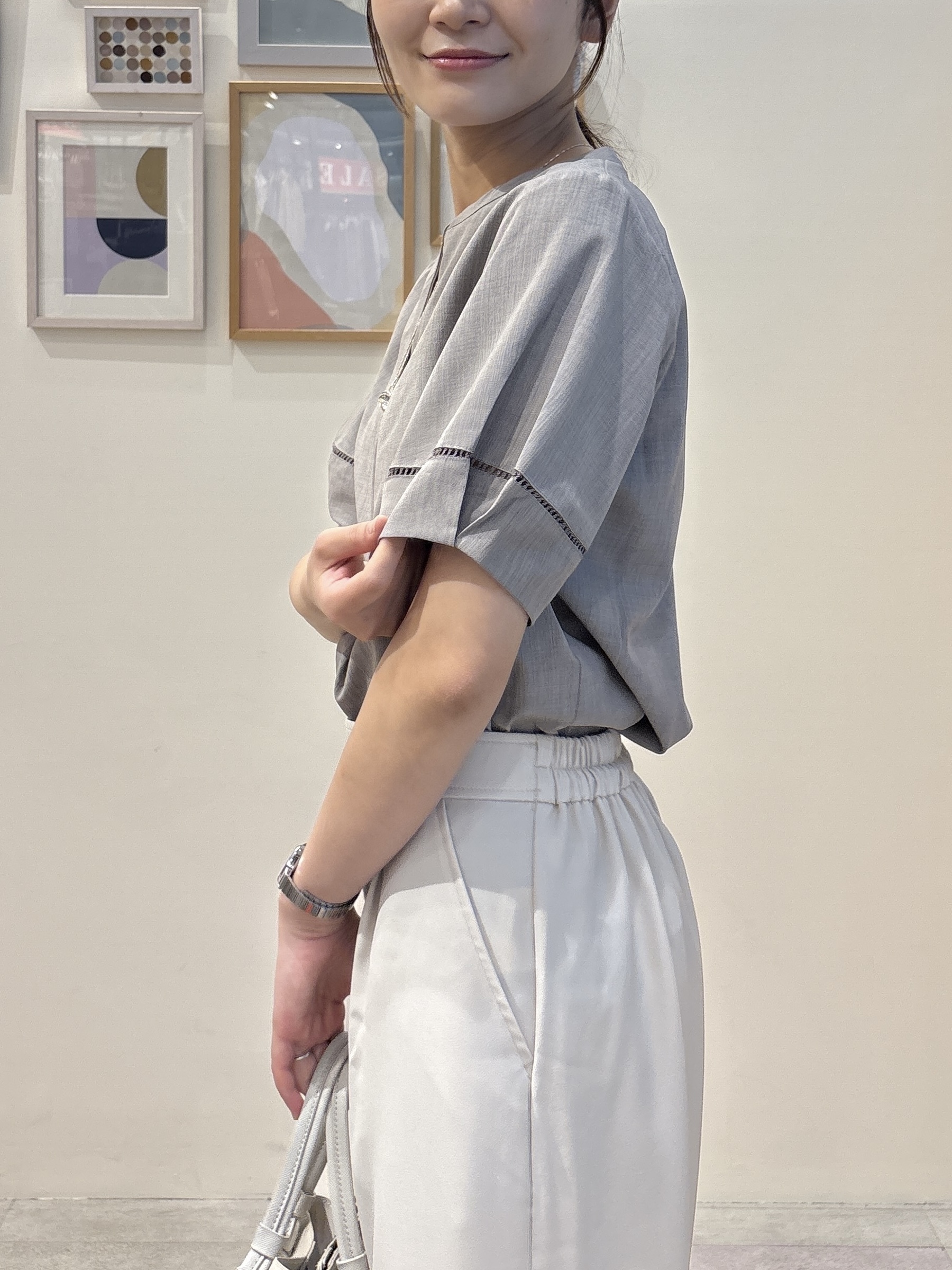 Rikaさんの「SHOO･LA･RUE｜【洗濯後しわになりにくい／インせずきまる】麻調ハシゴレーススキッパーブラウス」を使ったコーディネート