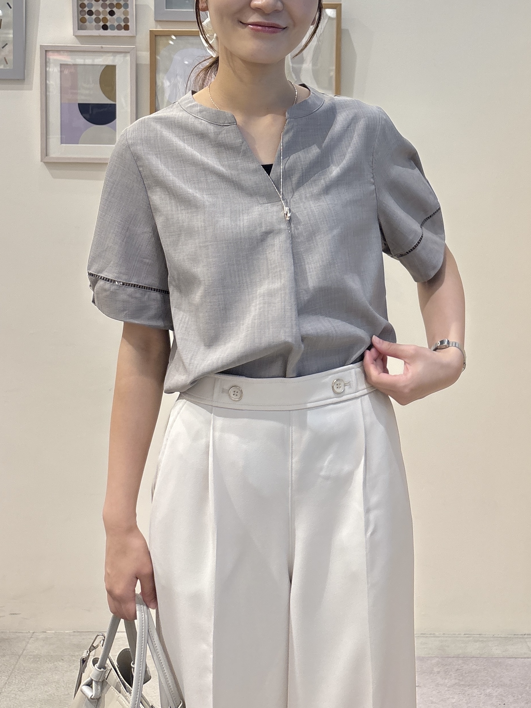 Rikaさんの「SHOO･LA･RUE｜【洗濯後しわになりにくい／インせずきまる】麻調ハシゴレーススキッパーブラウス」を使ったコーディネート