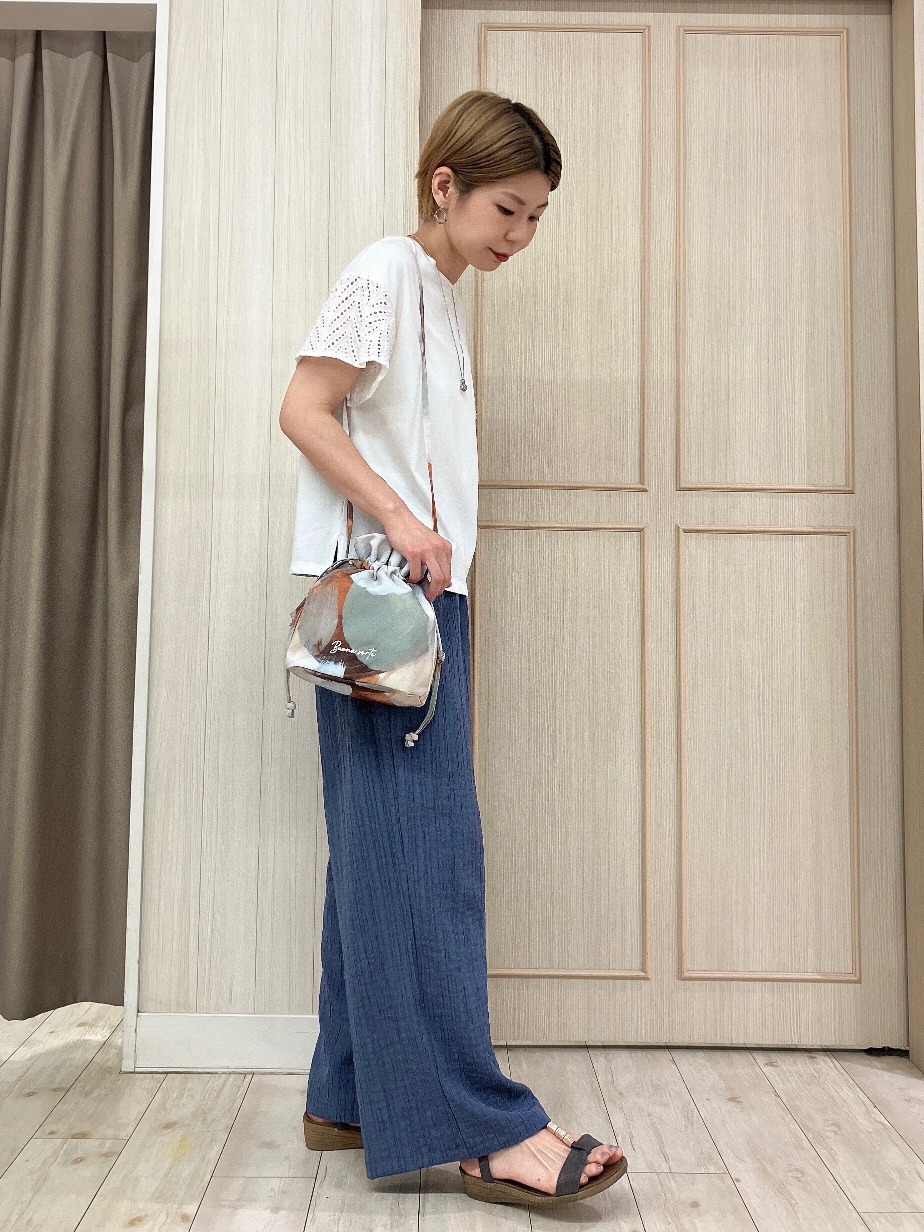 Turnerさんの「SHOO･LA･RUE｜【汗じみ防止/ひんやり/体型カバー】真夏の味方。 汗じみが気になりにくい お袖レースフレアTシャツ」を使ったコーディネート
