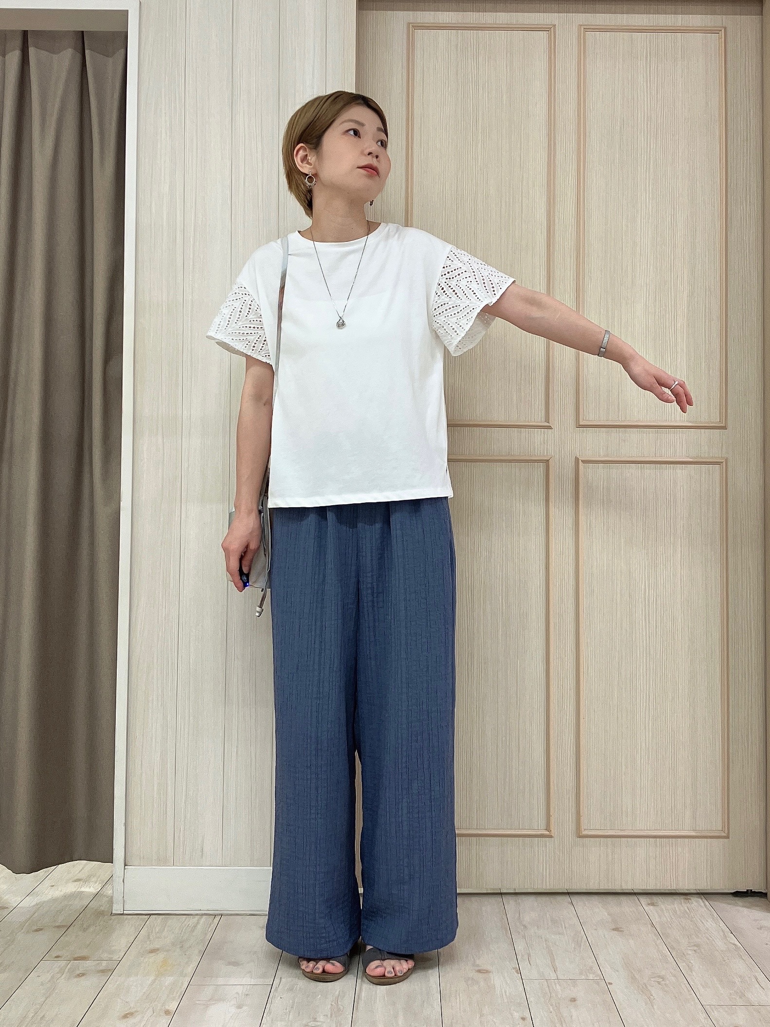 Turnerさんの「SHOO･LA･RUE｜【汗じみ防止/ひんやり/体型カバー】真夏の味方。 汗じみが気になりにくい お袖レースフレアTシャツ」を使ったコーディネート