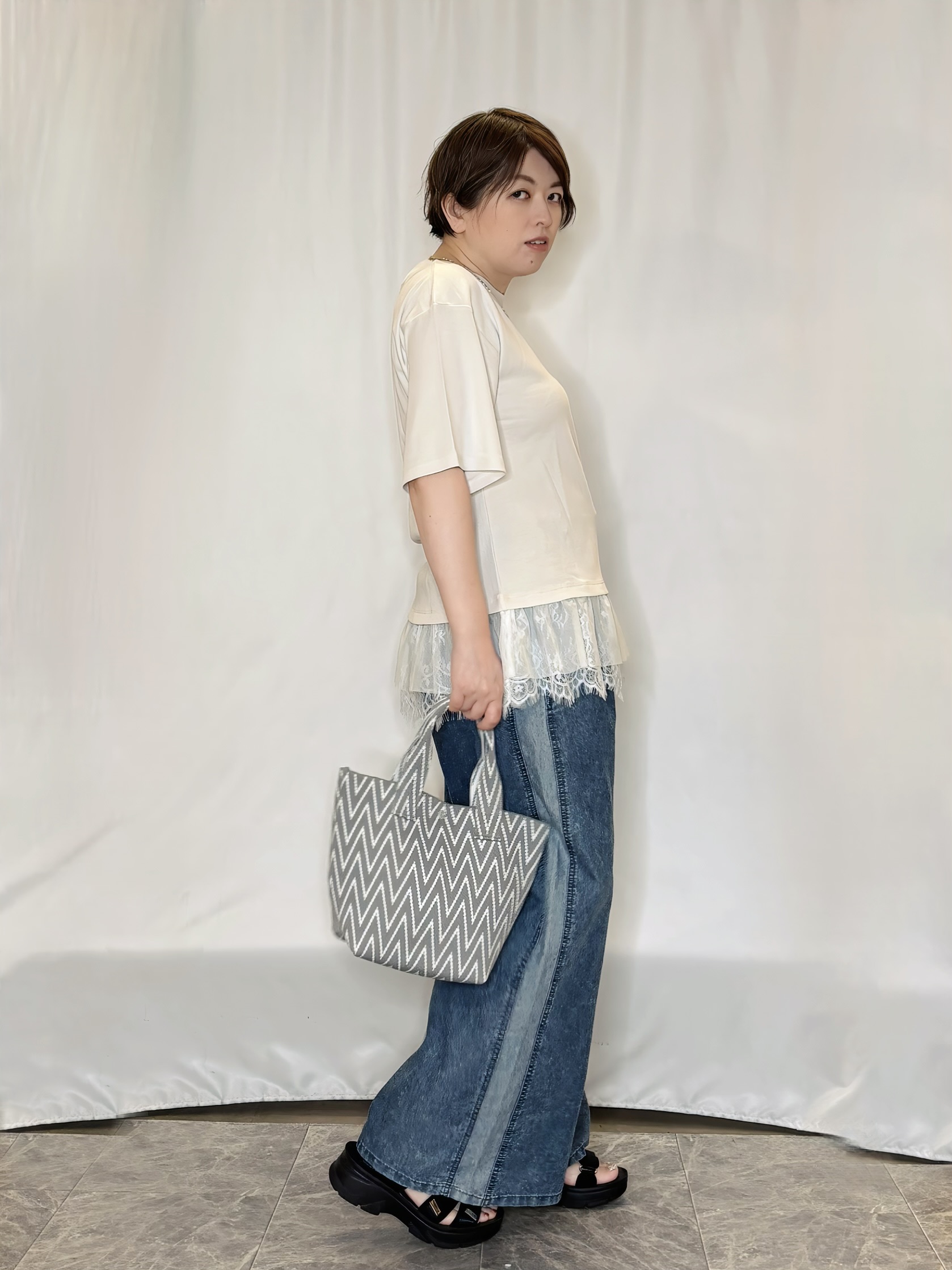 たみさんの「SHOO･LA･RUE｜ひんやり裾レースTシャツ」を使ったコーディネート