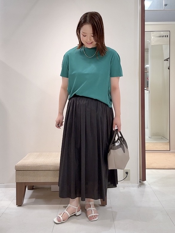 YUIさんの「UNTITLED｜【汗染み防止/接触冷感】ドルマンプルオーバー」を使ったコーディネート