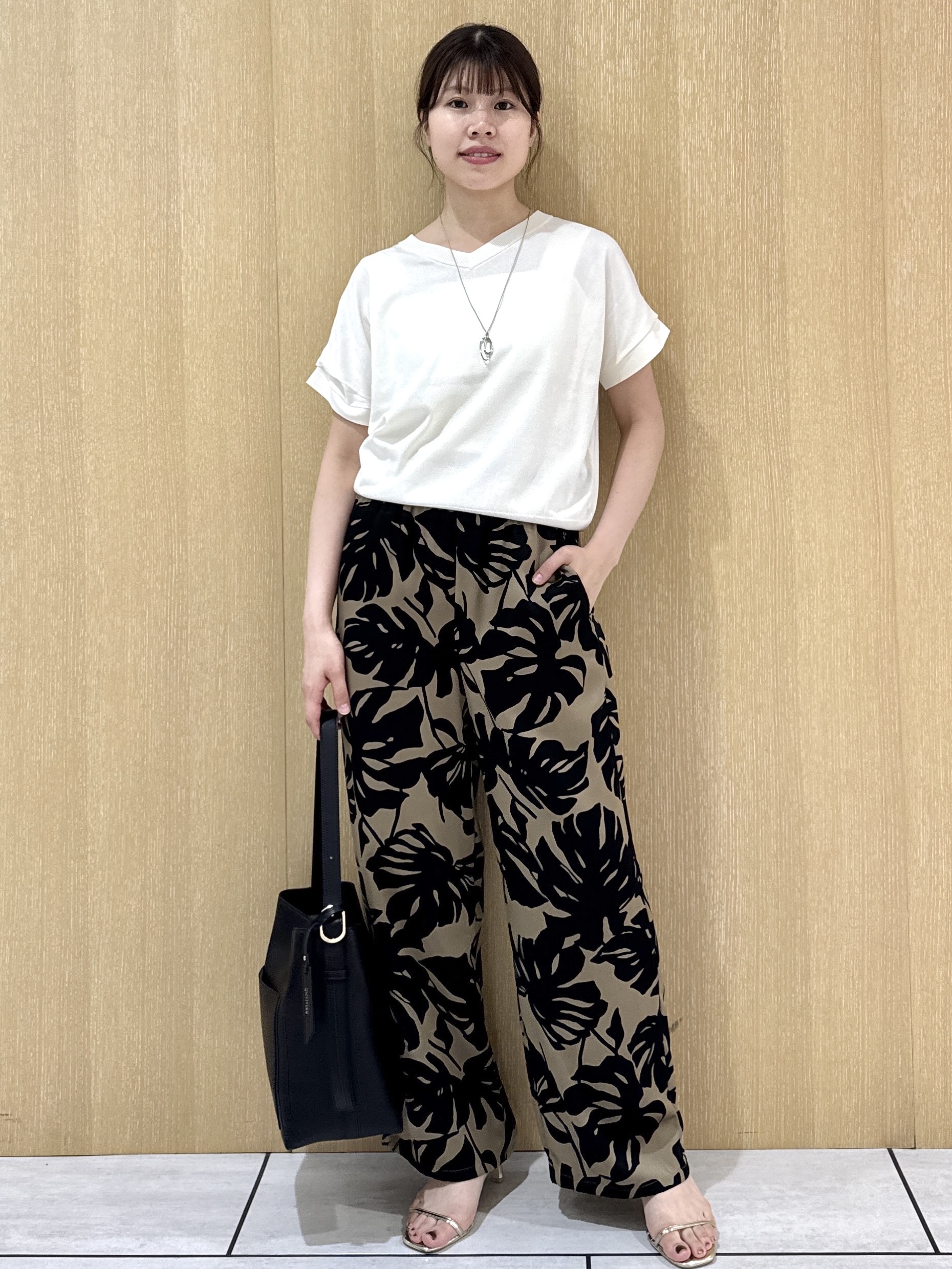 nanaさんの「UNTITLED｜【肌に張り付かない/前後2WAY】ドライタッチコットンプルオーバー」を使ったコーディネート