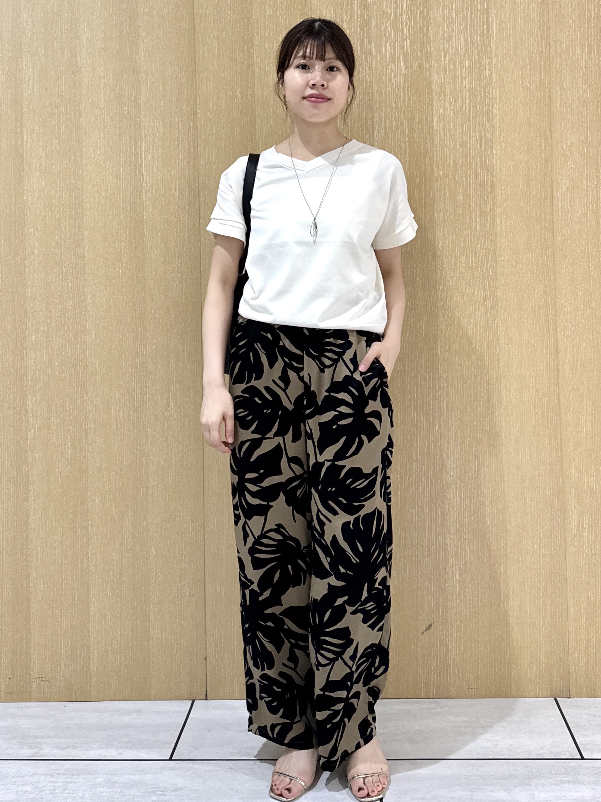 nanaさんの「UNTITLED｜【肌に張り付かない/前後2WAY】ドライタッチコットンプルオーバー」を使ったコーディネート