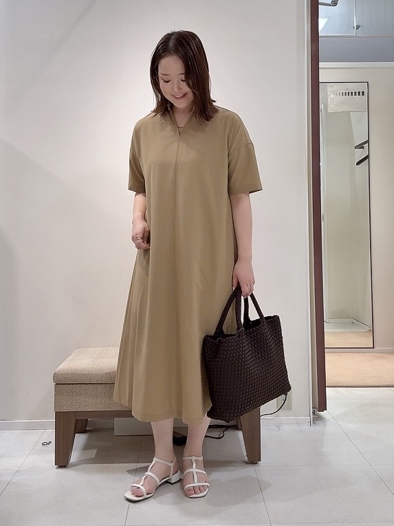 YUIさんの「UNTITLED｜【UVカット/接触冷感/通気性】エアリークールワンピース」を使ったコーディネート