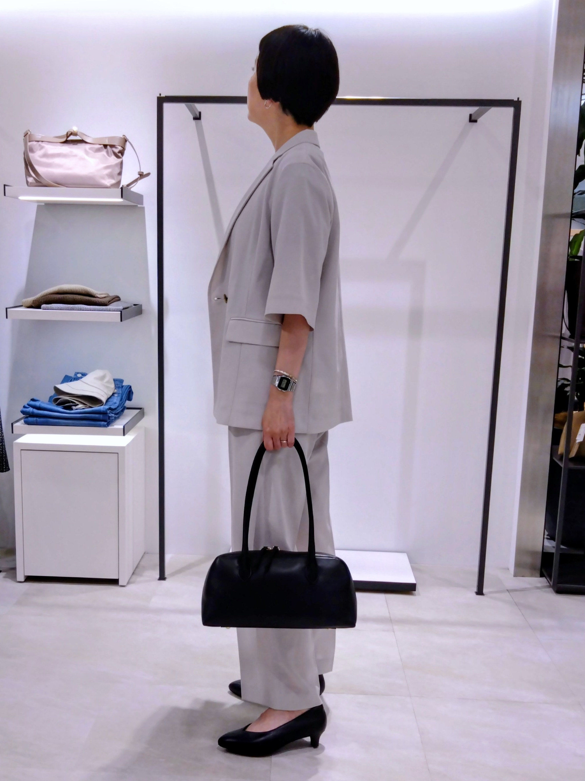 まちこさんの「UNTITLED｜【接触冷感/通気性/洗える】フロントフリルブラウス」を使ったコーディネート